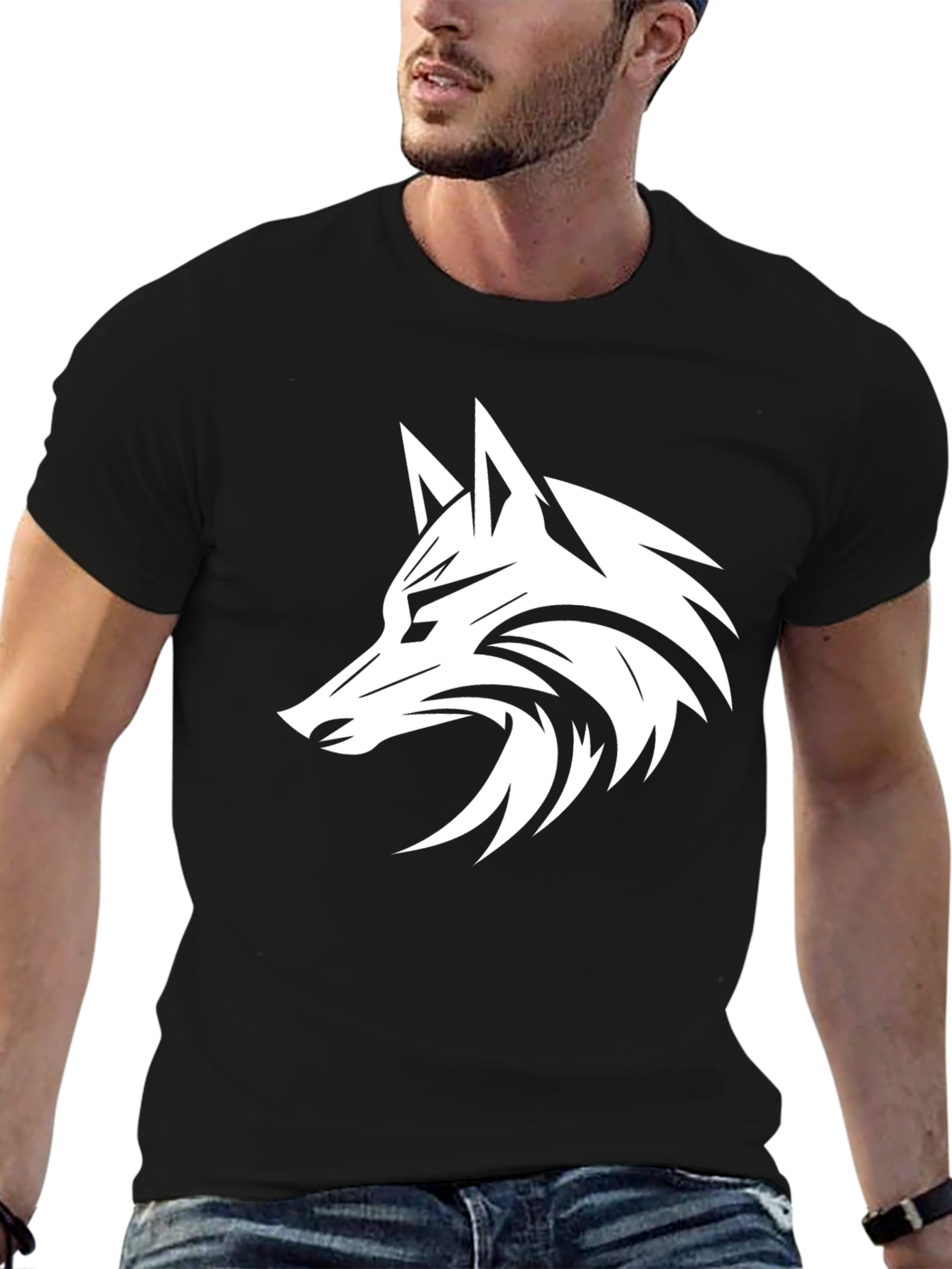 Camiseta Negra con Diseño de Lobo Estilizado