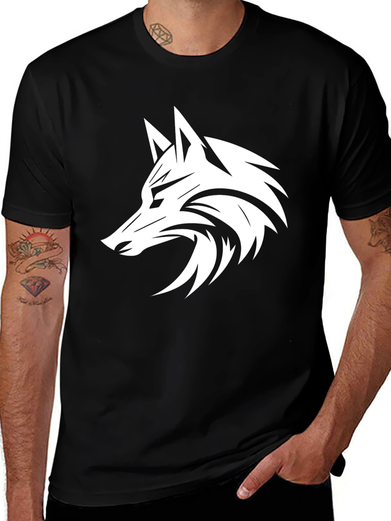 Camiseta Negra con Diseño de Lobo Estilizado