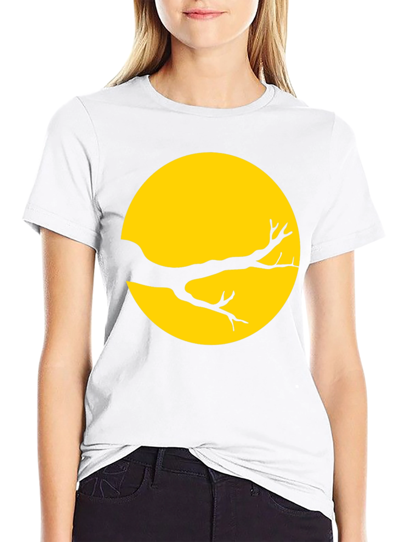 Camiseta Negra con Diseño de Luna y Rama Árbol
