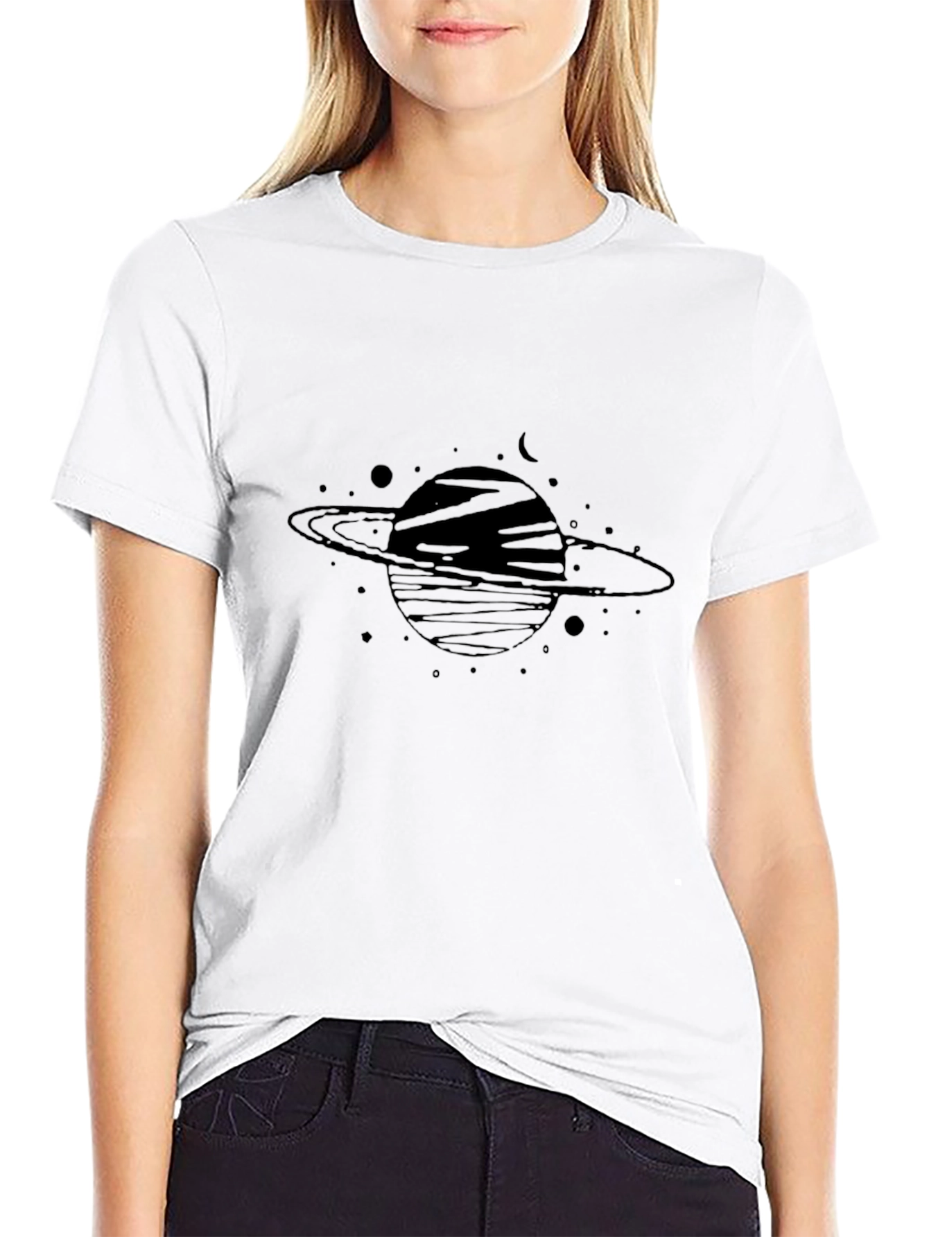 Camiseta Negra con Diseño de Planeta Saturno