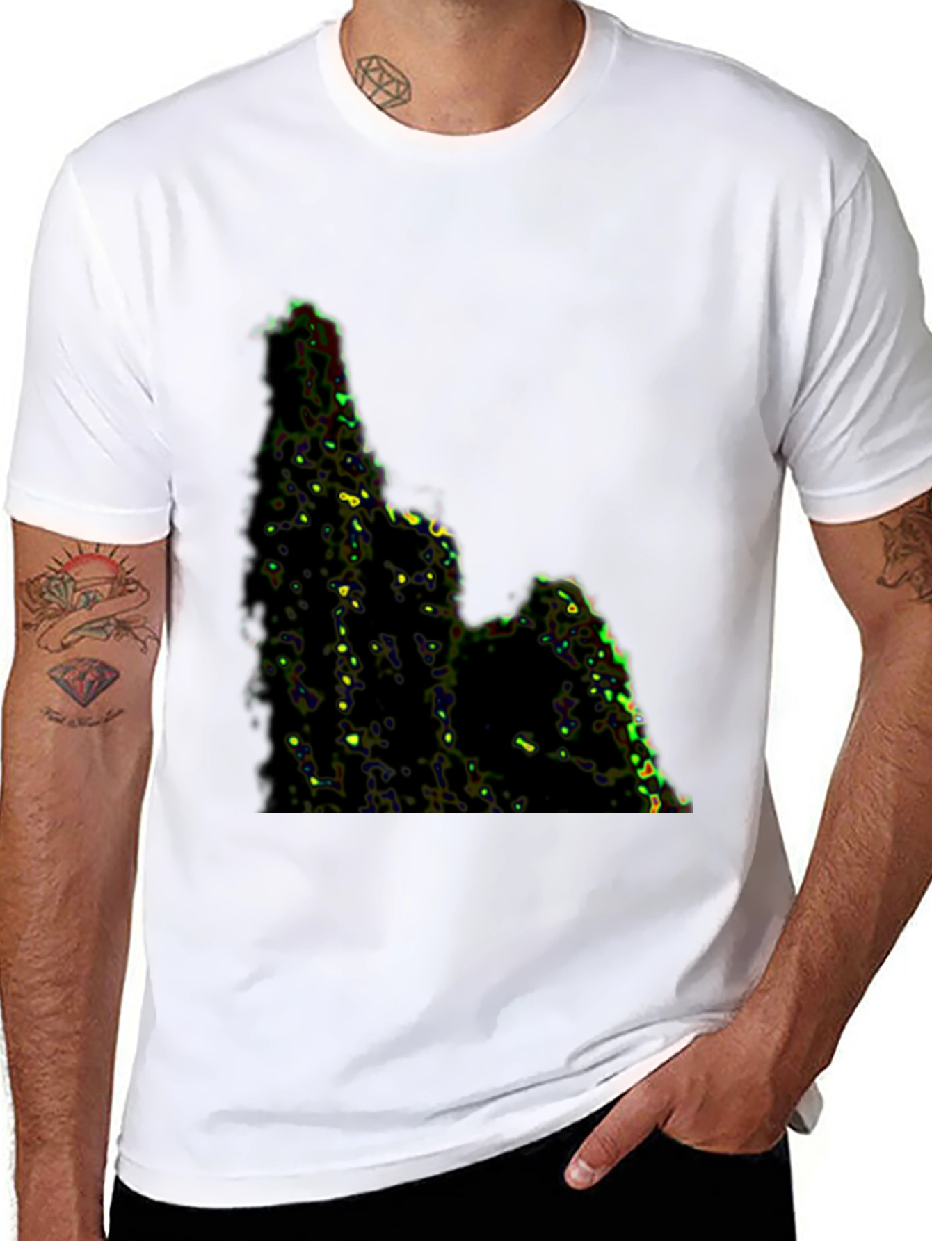 Camiseta Negra con Diseño Abstracto Montañoso