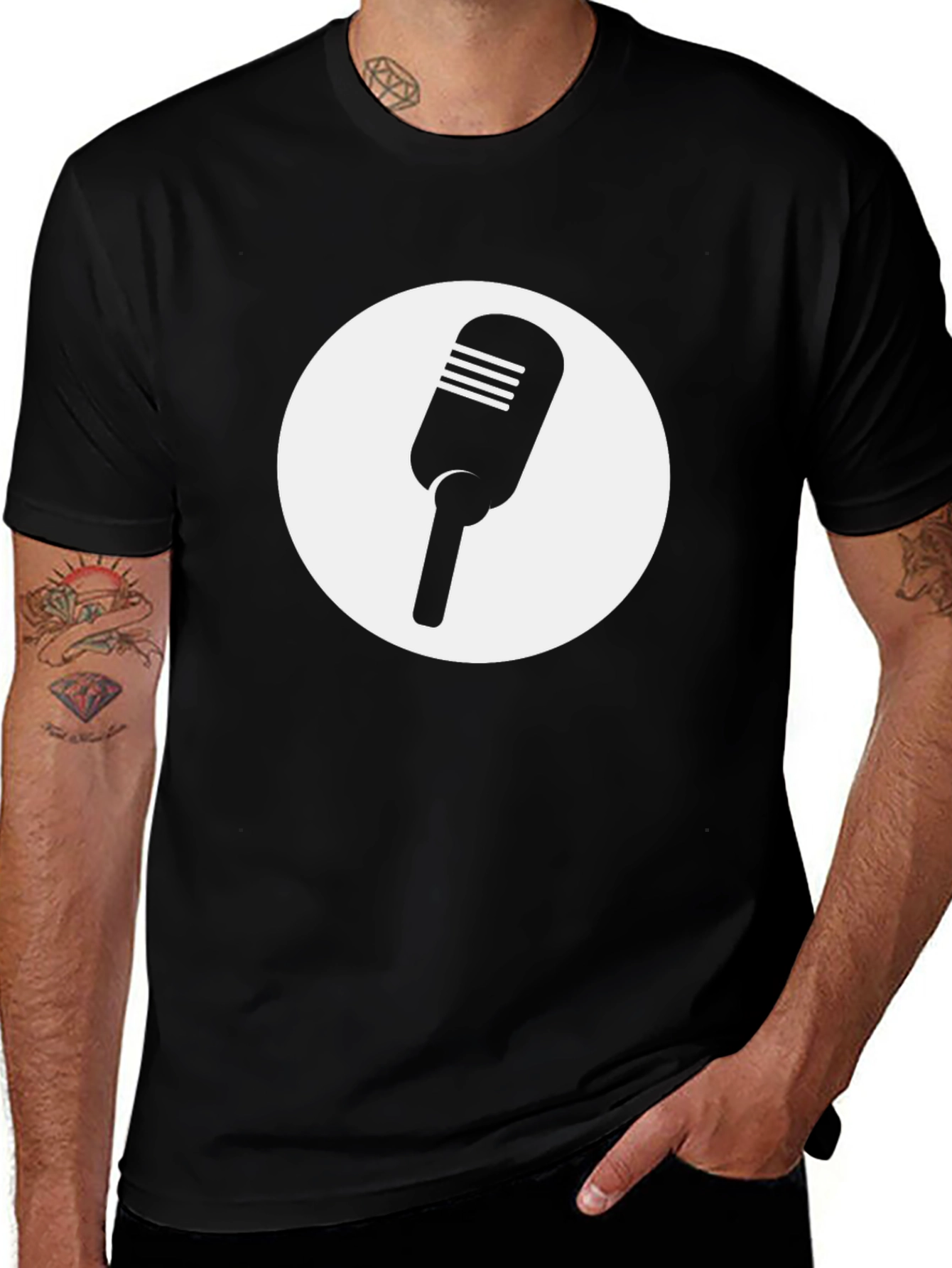 Camiseta Negra con Diseño de Micrófono Clásico