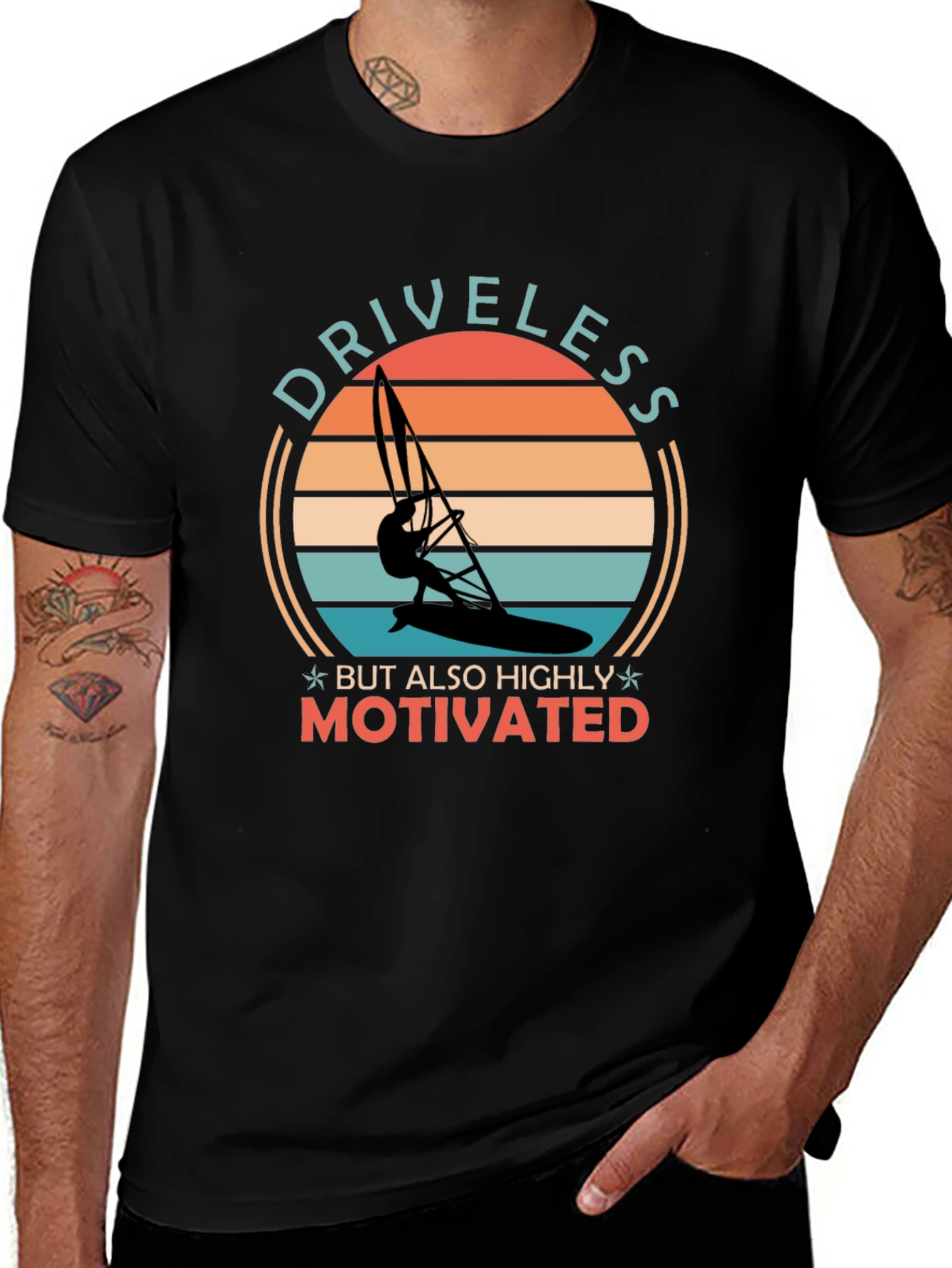 Camiseta Negra con Diseño de Windsurfista Motivacional