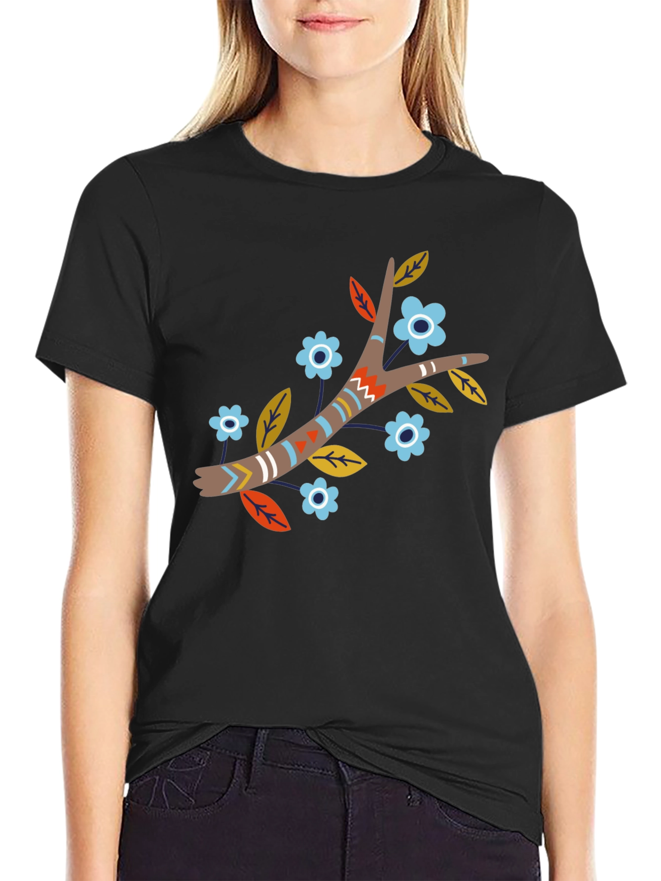 Camiseta Negra con Diseño de Rama Floral Tribal