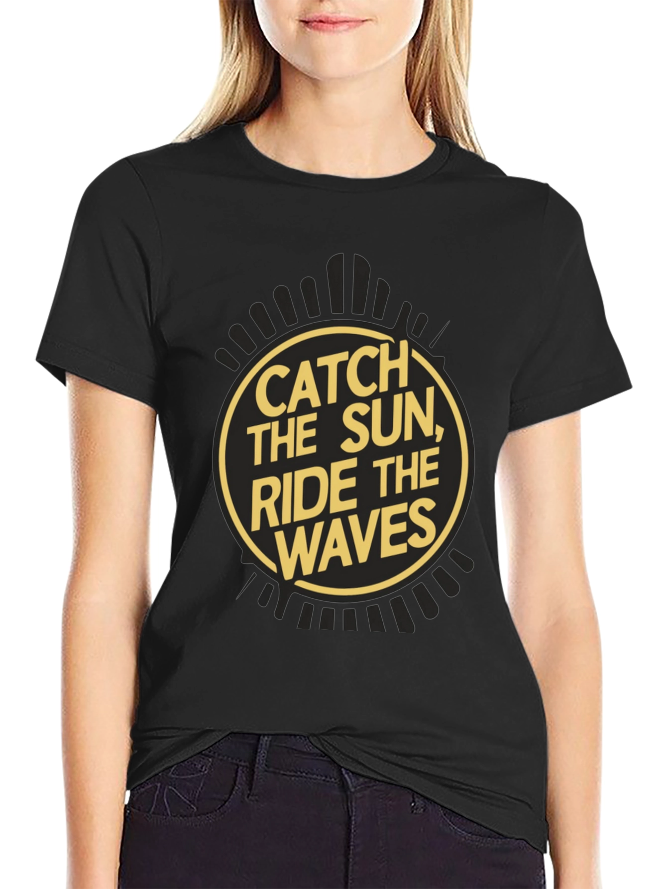Camiseta Negra Estampada Catch the Sun Ride the Waves