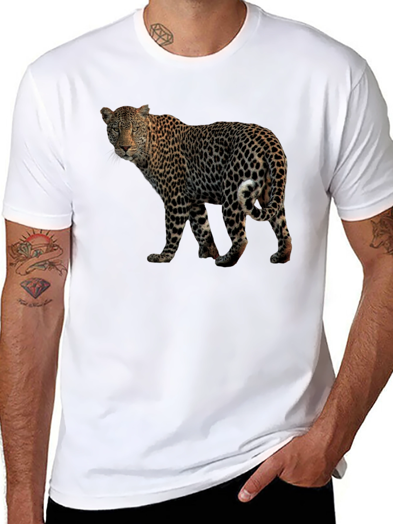 Camiseta Negra con Estampado de Leopardo