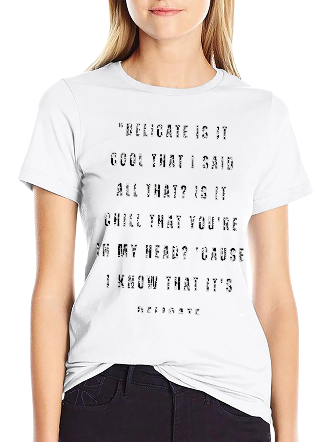 Camiseta Negra con Frase Delicate