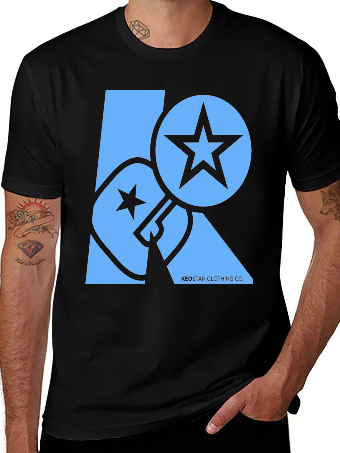 Camiseta Negra con Diseño Gráfico Keostar