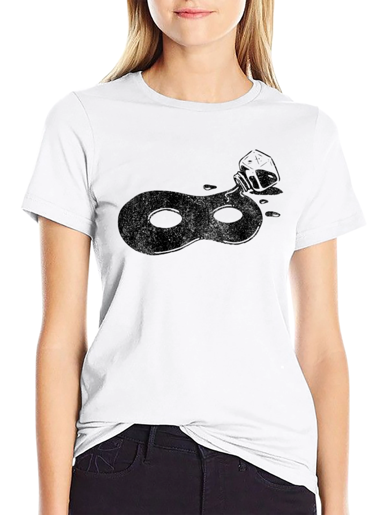 Camiseta Negra con Diseño de Máscara Abstracta