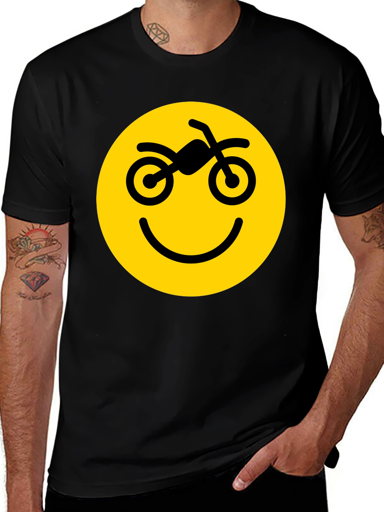 Camiseta Negra con Diseño Smiley Motero