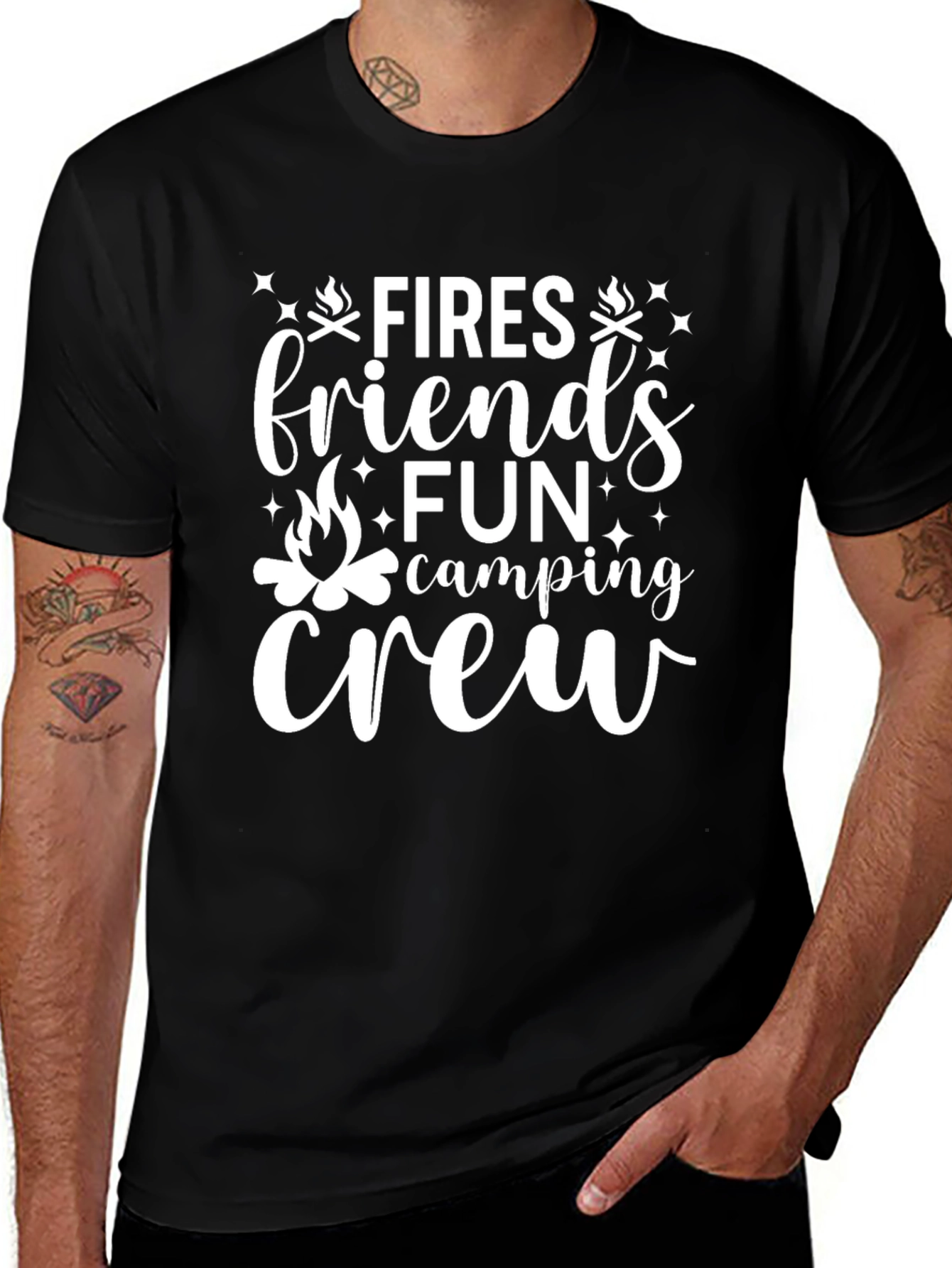 Camiseta Negra Fires Friends Fun Camping Crew