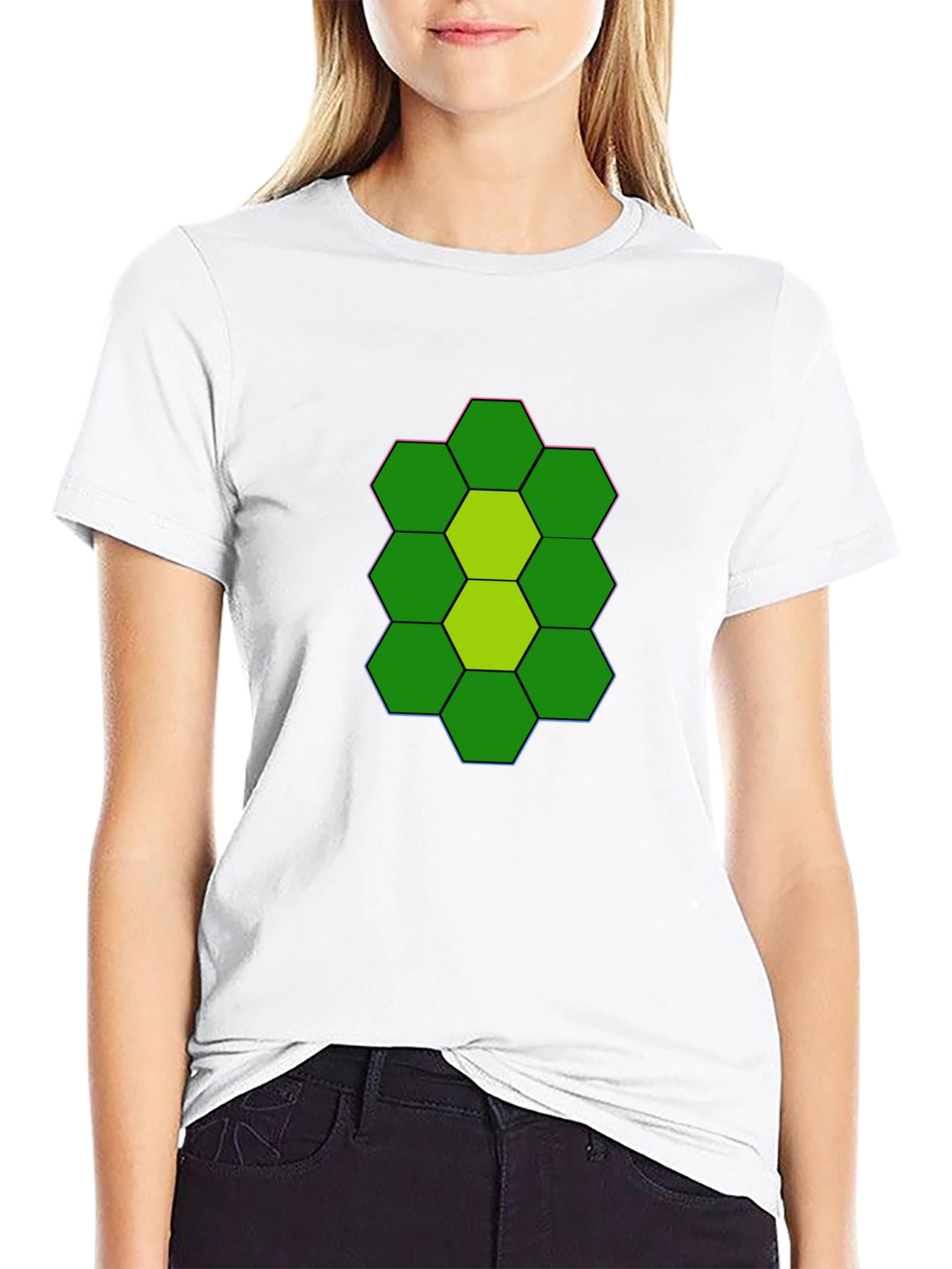 Camiseta Negra con Diseño Hexagonal Abstracto
