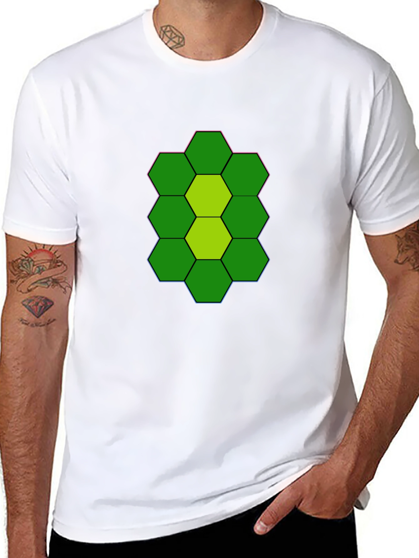Camiseta Negra con Diseño Hexagonal Abstracto