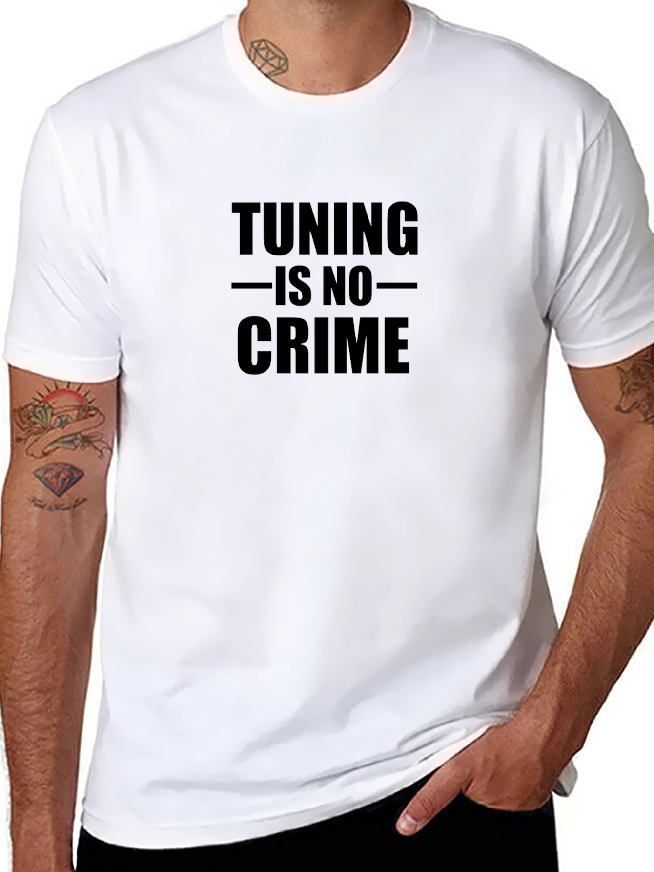 Camiseta Negra con Texto: Tuning is No Crime