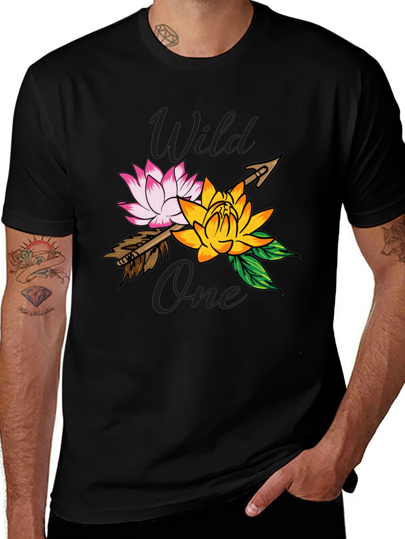 Camiseta Negra Wild One con Flores y Flecha