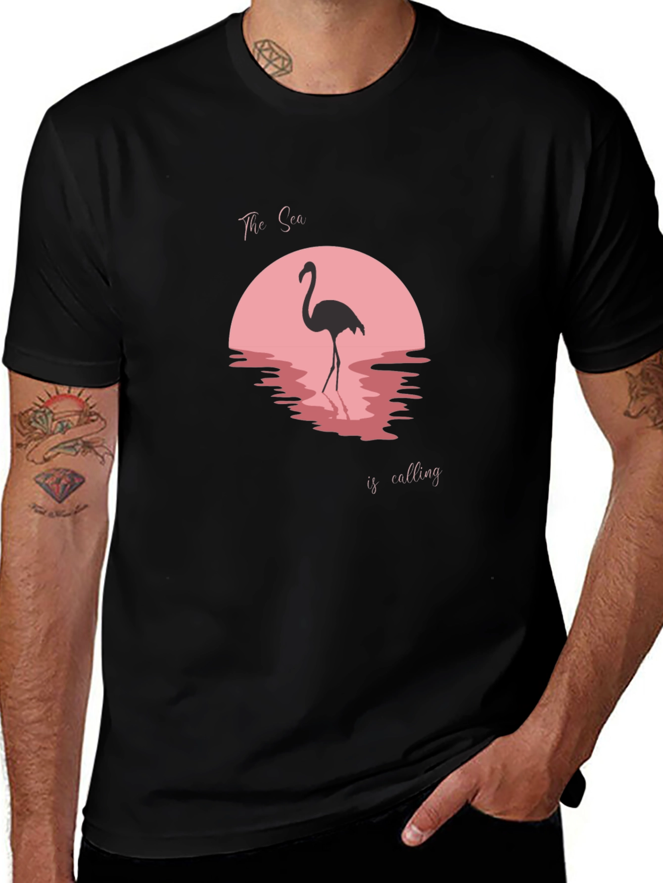 Camiseta Negra con Diseño Flamenco y Atardecer Rosa