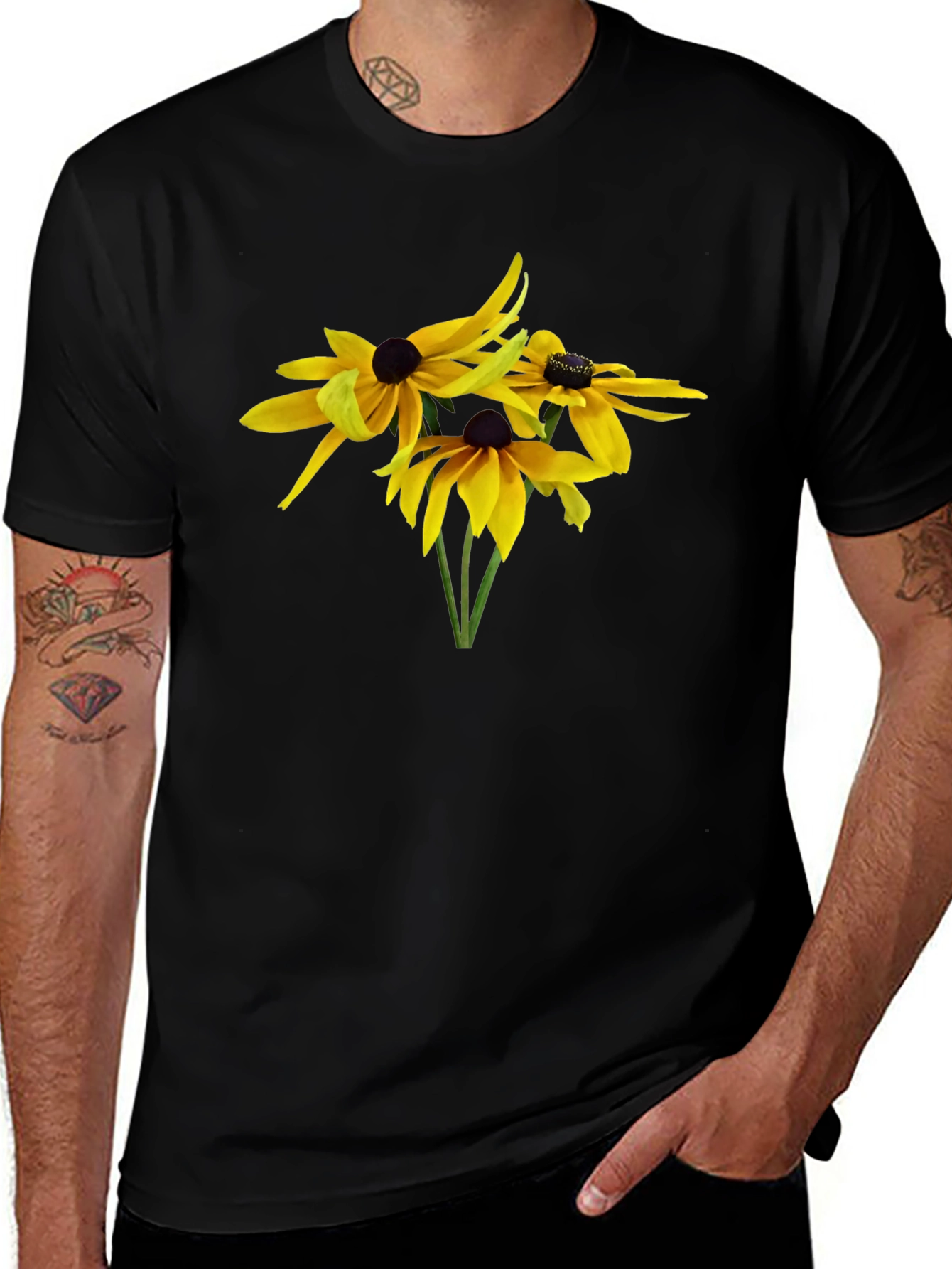 Camiseta Negra con Diseño Floral Amarillo