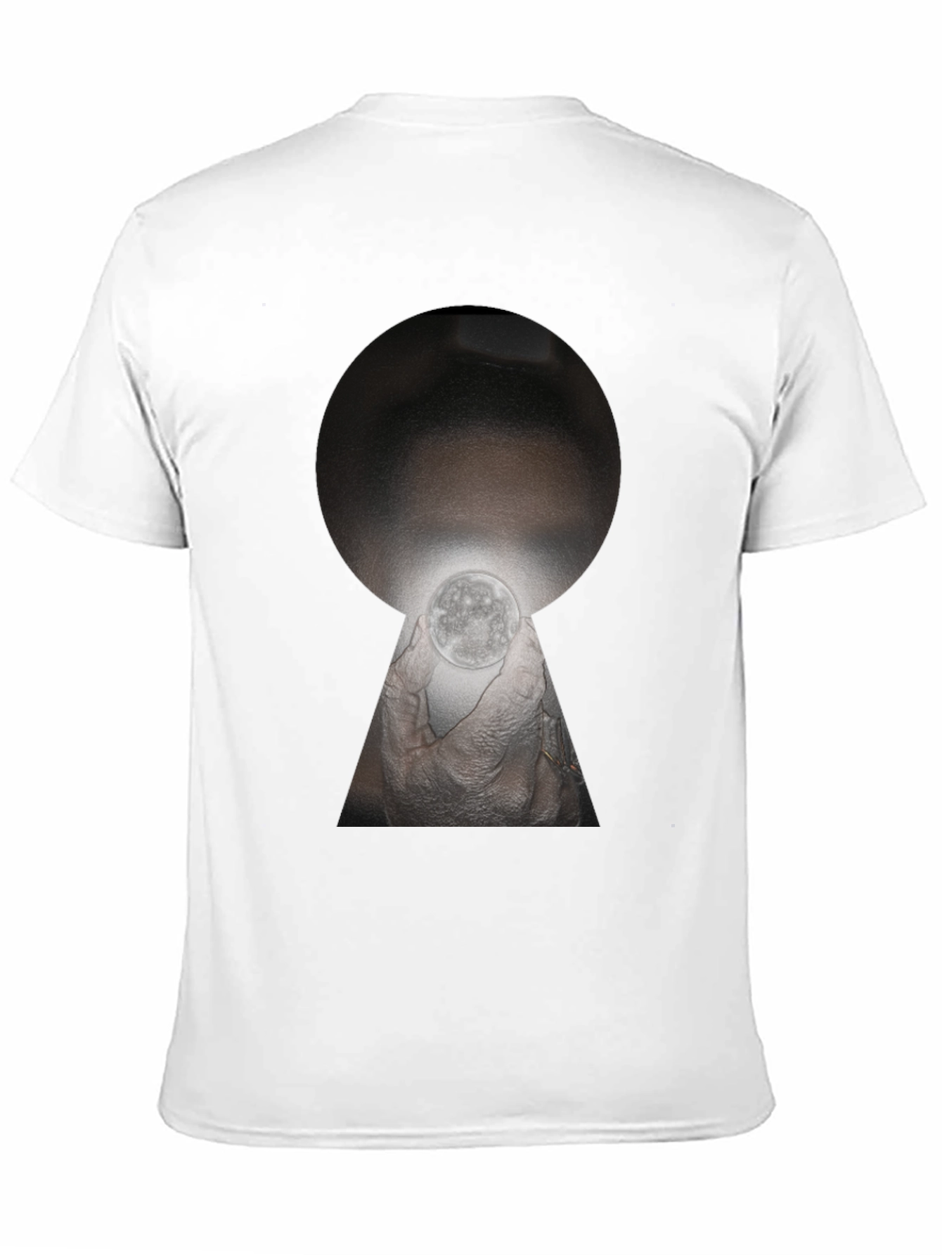 Camiseta Negra con Diseño Abstracto de Ojo de Cerradura