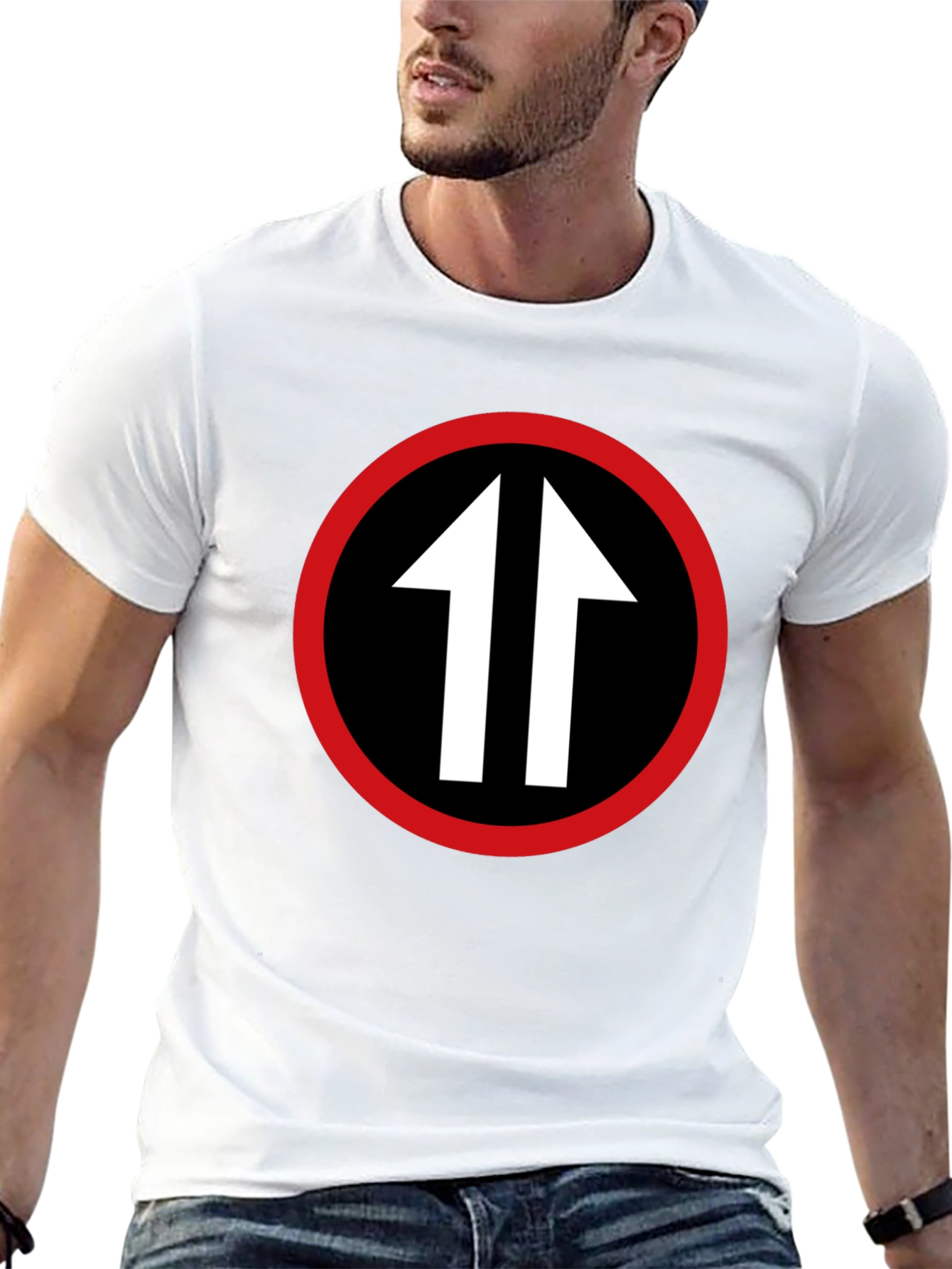 Camiseta Negra con Flechas Ascendentes en Círculo Rojo