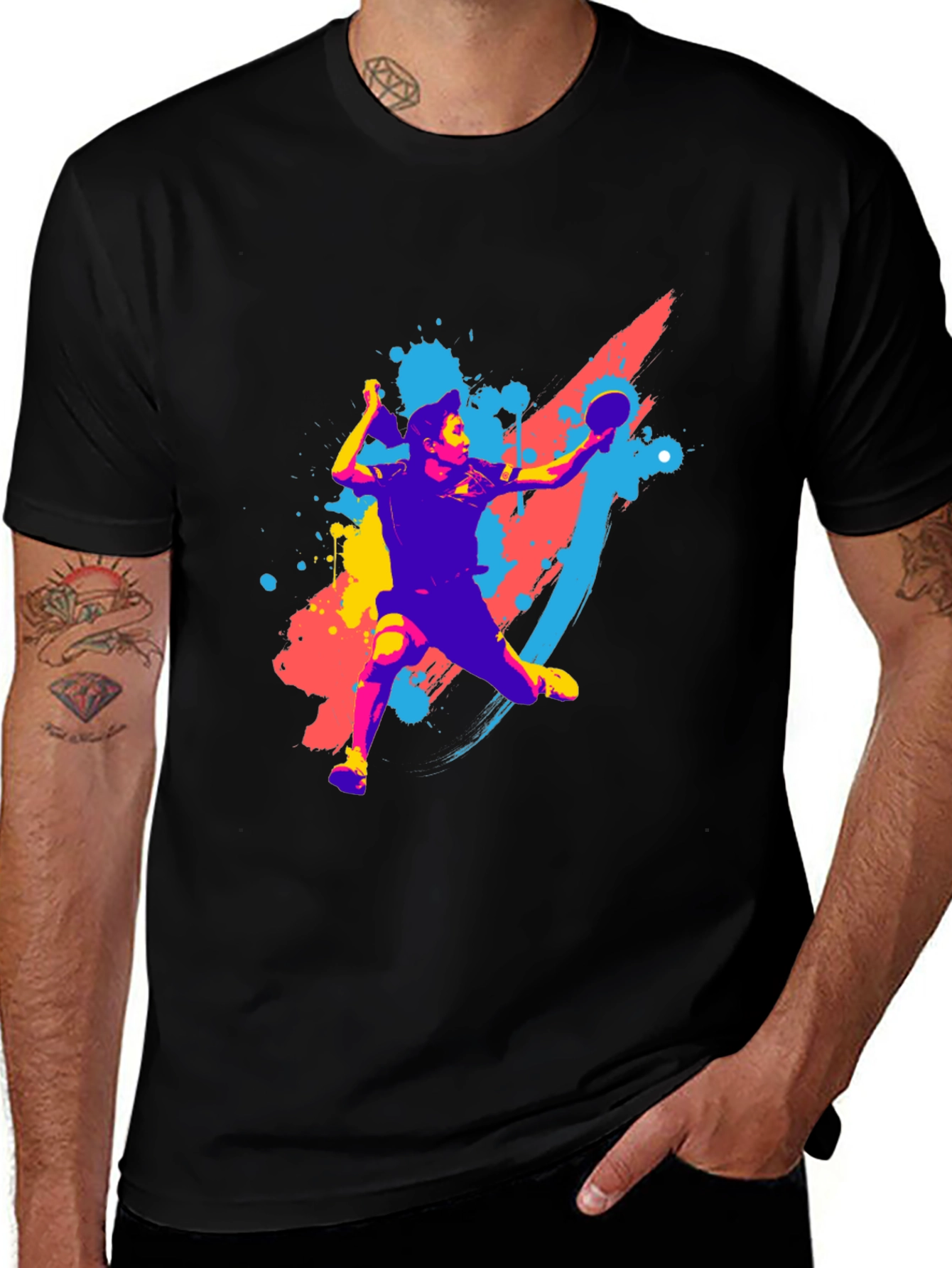 Camiseta Negra con Diseño de Tenis de Mesa Abstracto