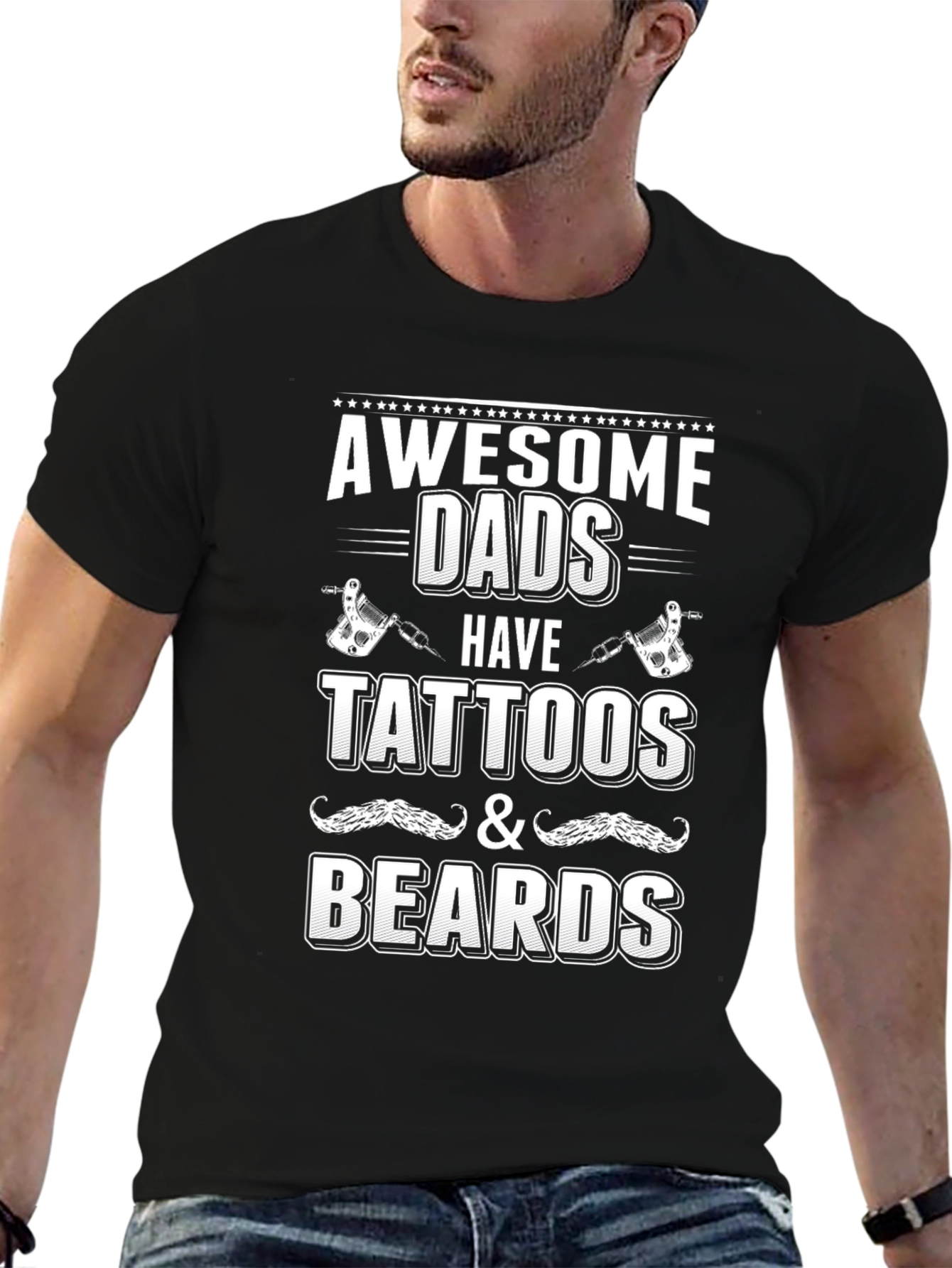 Camiseta Negra: Papás Impresionantes con Tatuajes y Barbas
