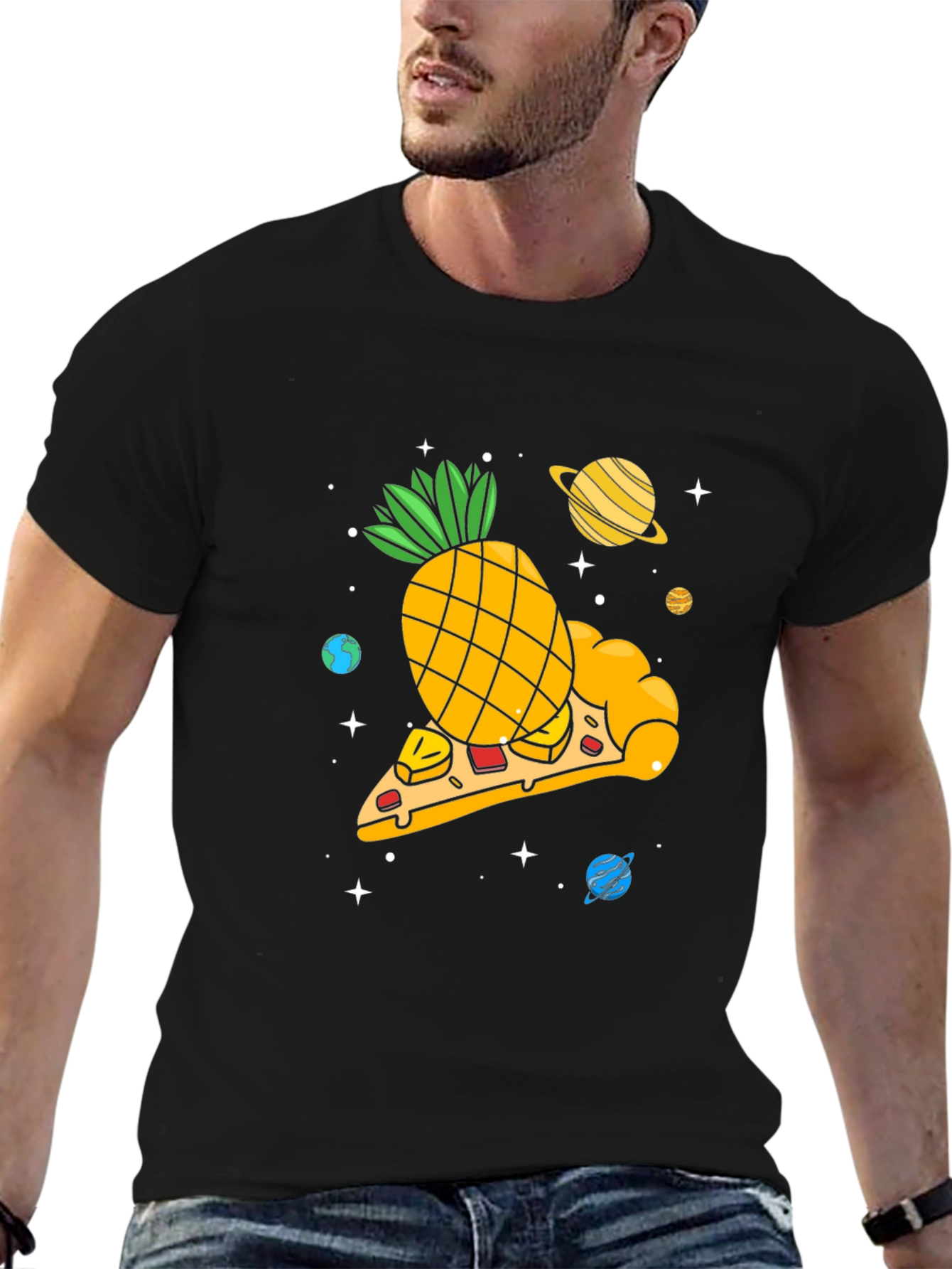 Camiseta Negra con Diseño Pizza Espacial de Piña