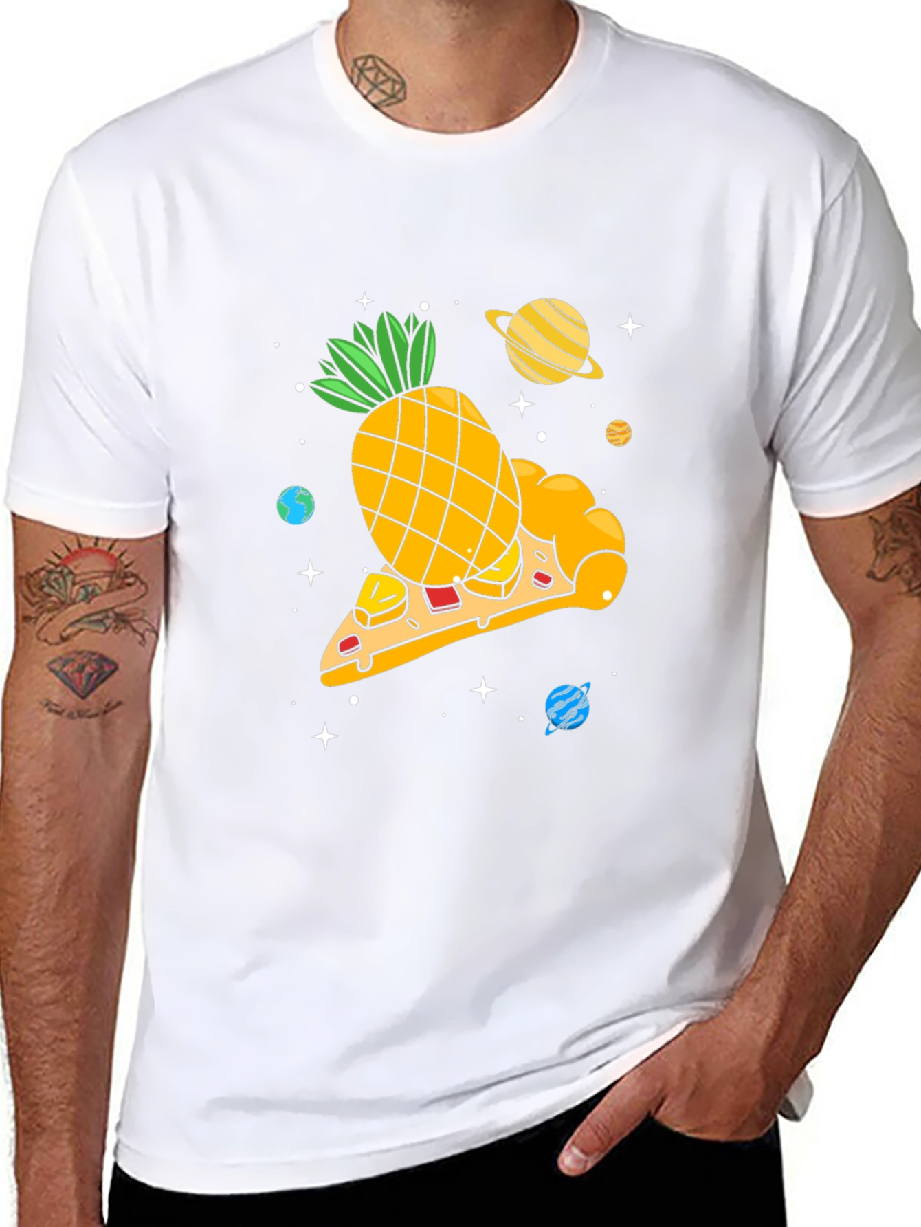 Camiseta Negra con Diseño Pizza Espacial de Piña
