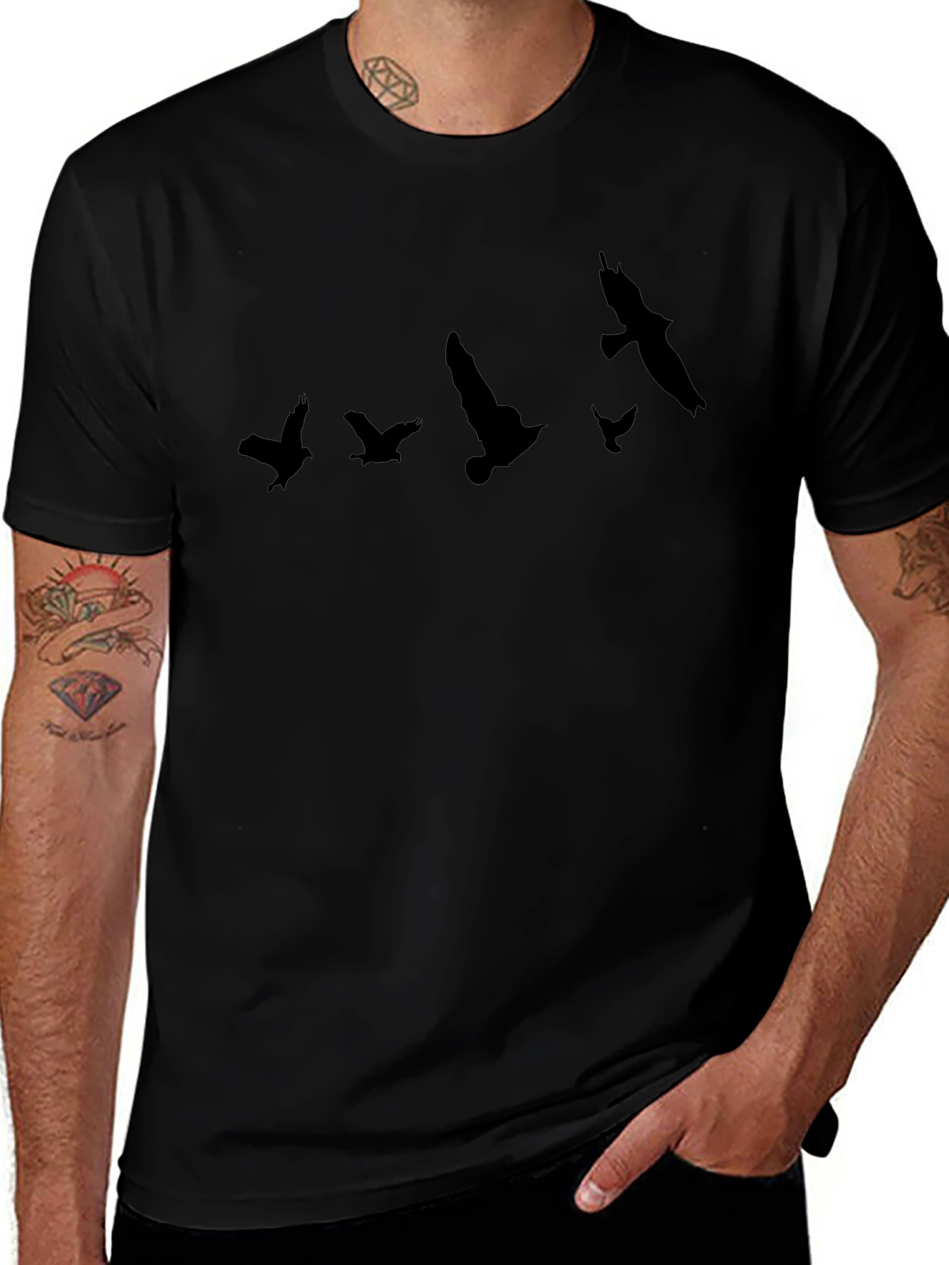 Camiseta Negra con Diseño de Aves Volando