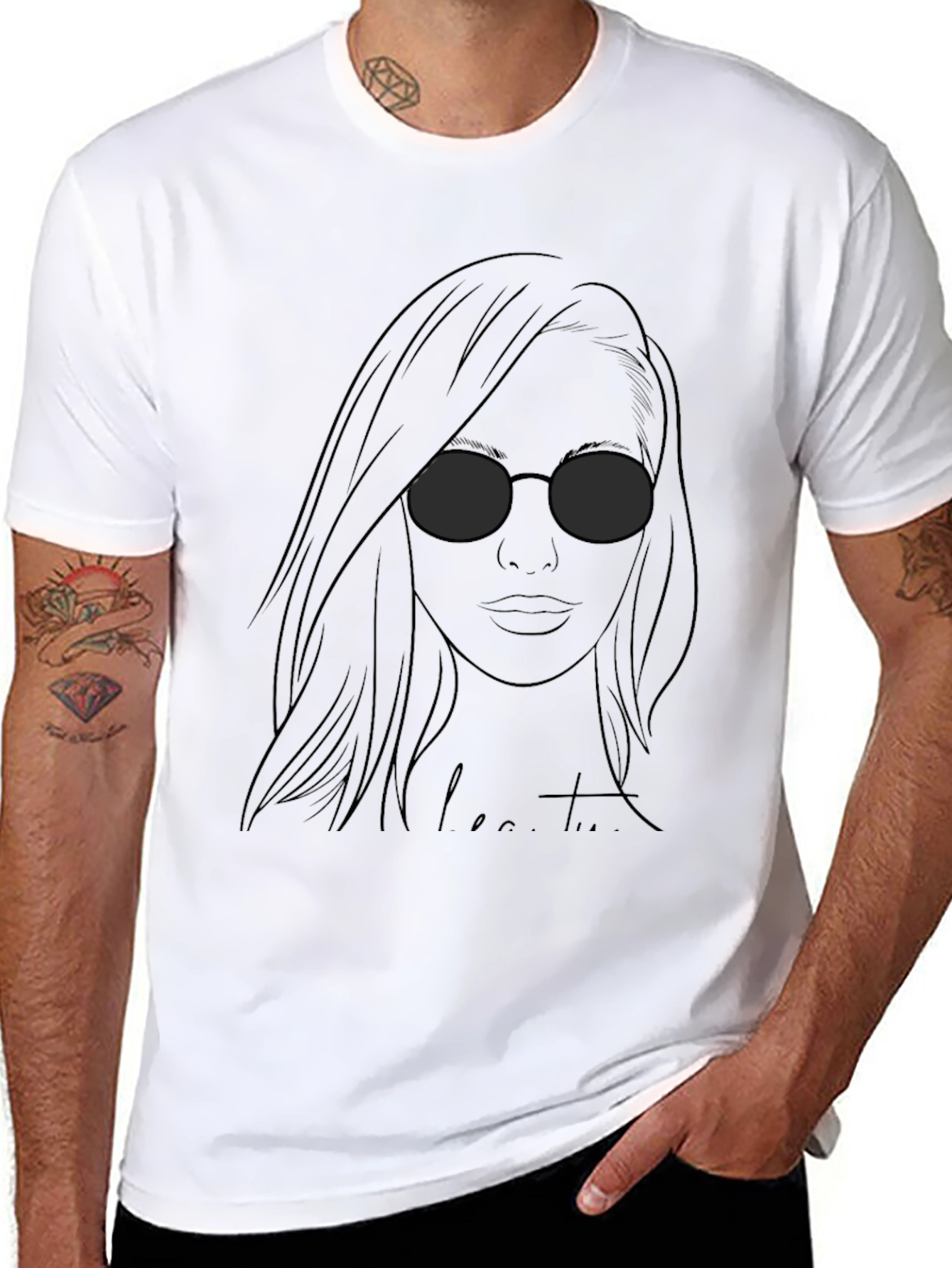 Camiseta Negra con Diseño de Mujer con Gafas
