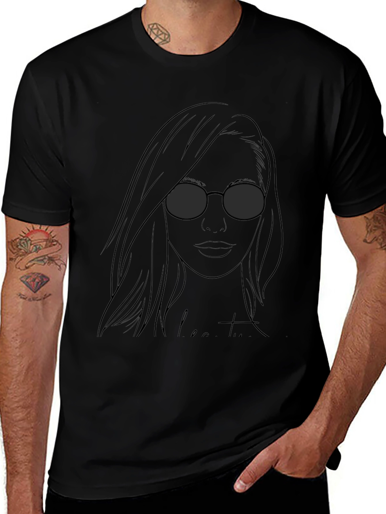 Camiseta Negra con Diseño de Mujer con Gafas