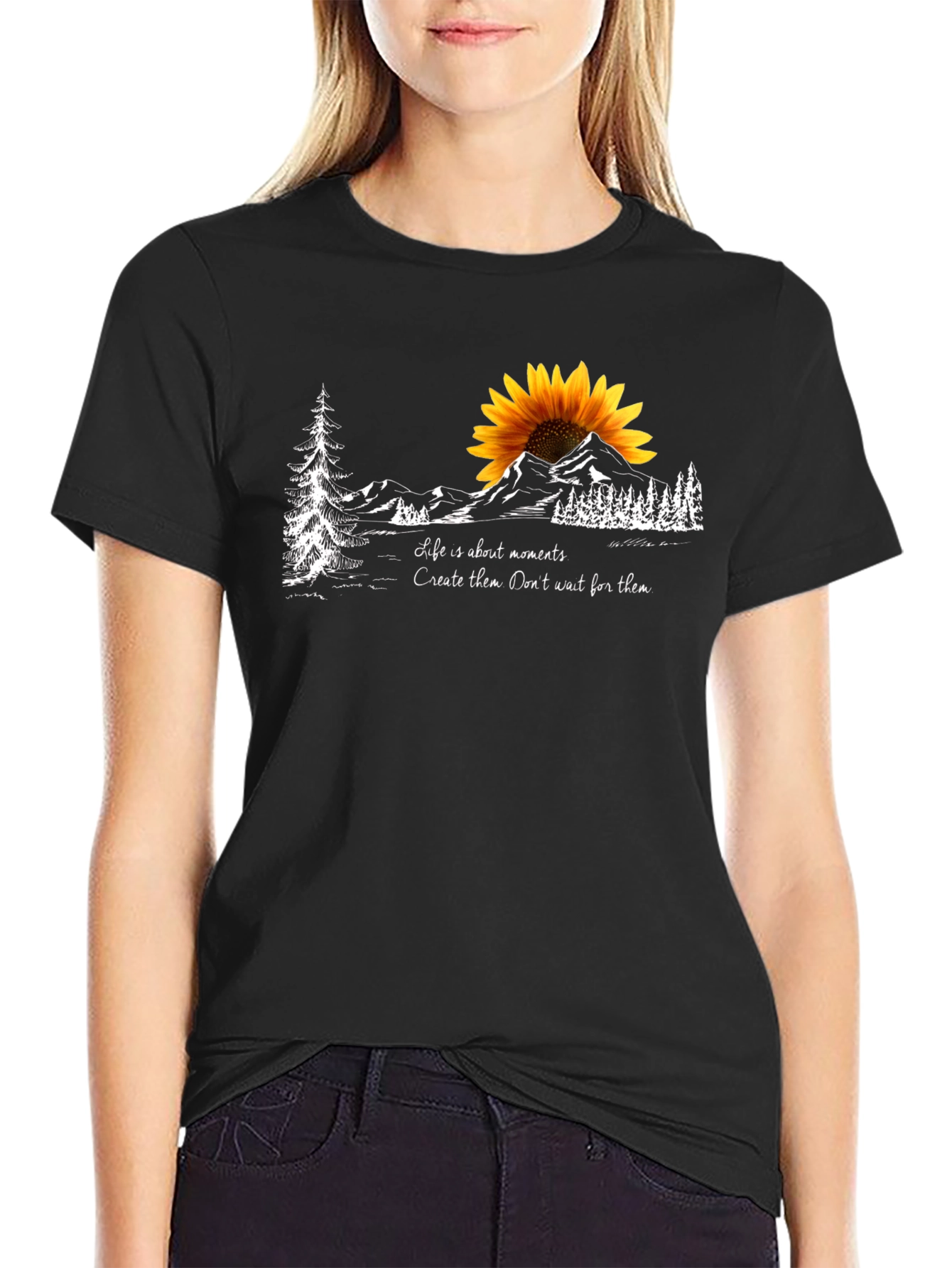 Camiseta Negra con Diseño de Girasol y Montañas