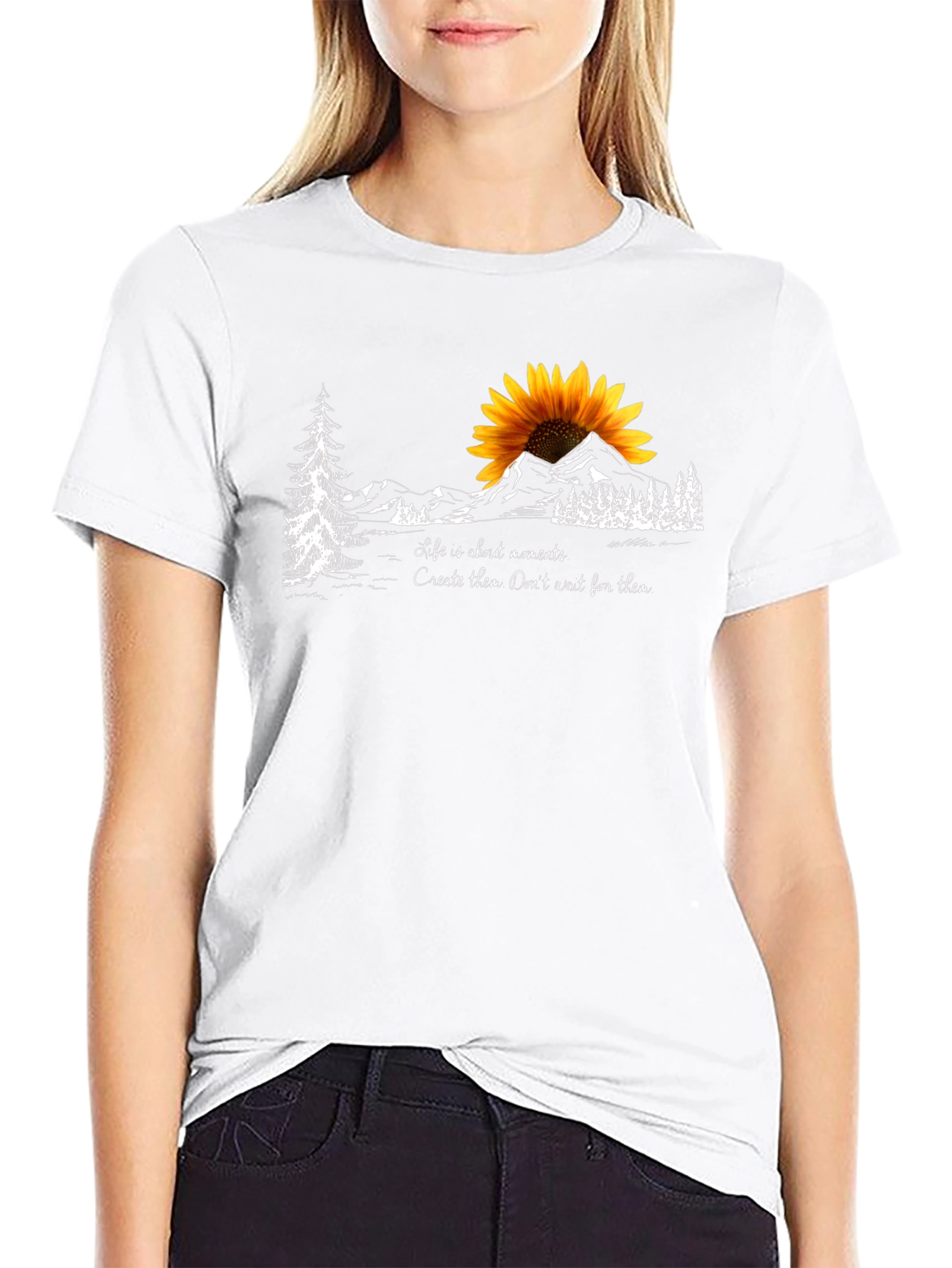 Camiseta Negra con Diseño de Girasol y Montañas