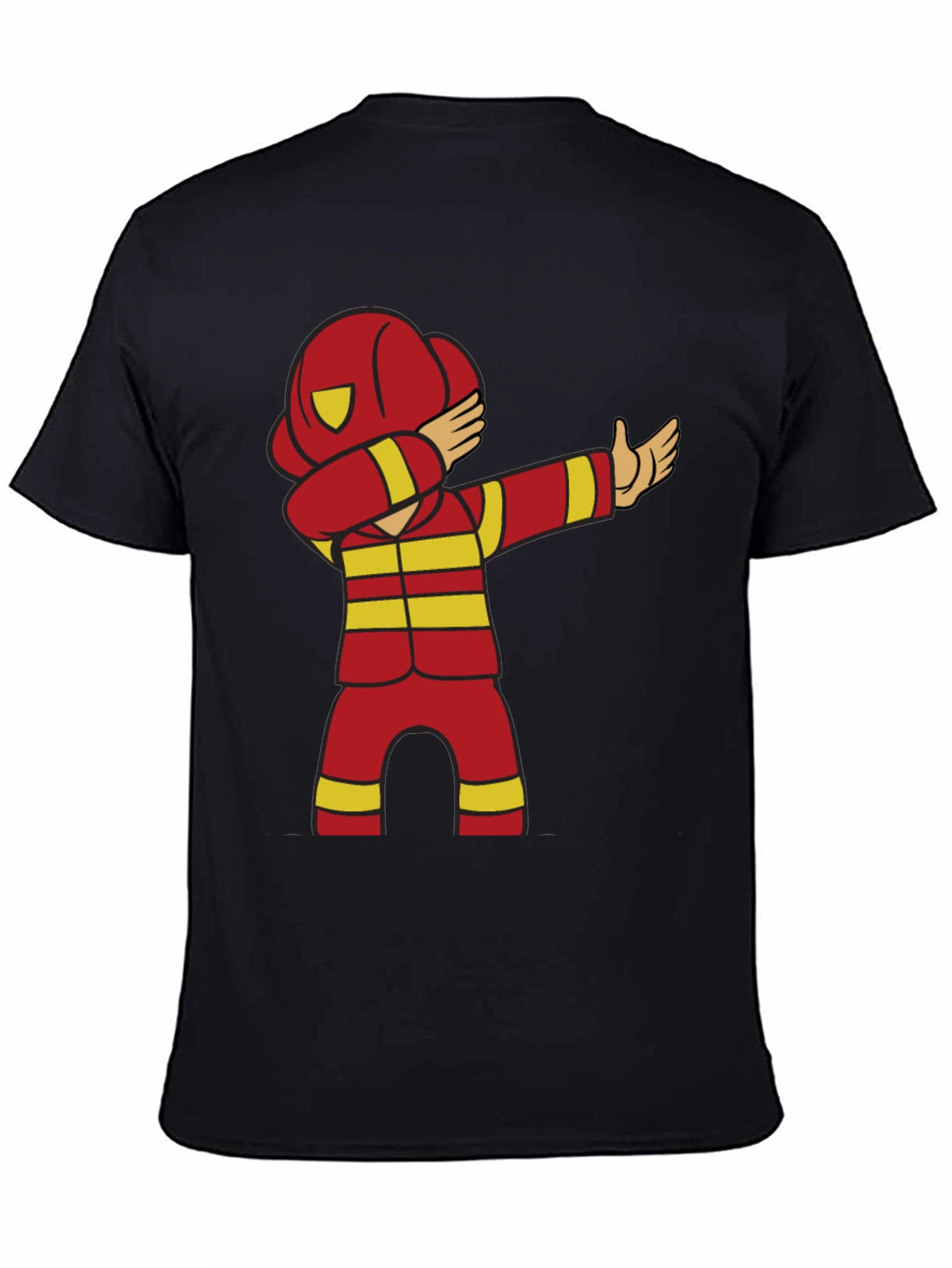 Camiseta Negra con Diseño de Bombero Divertido