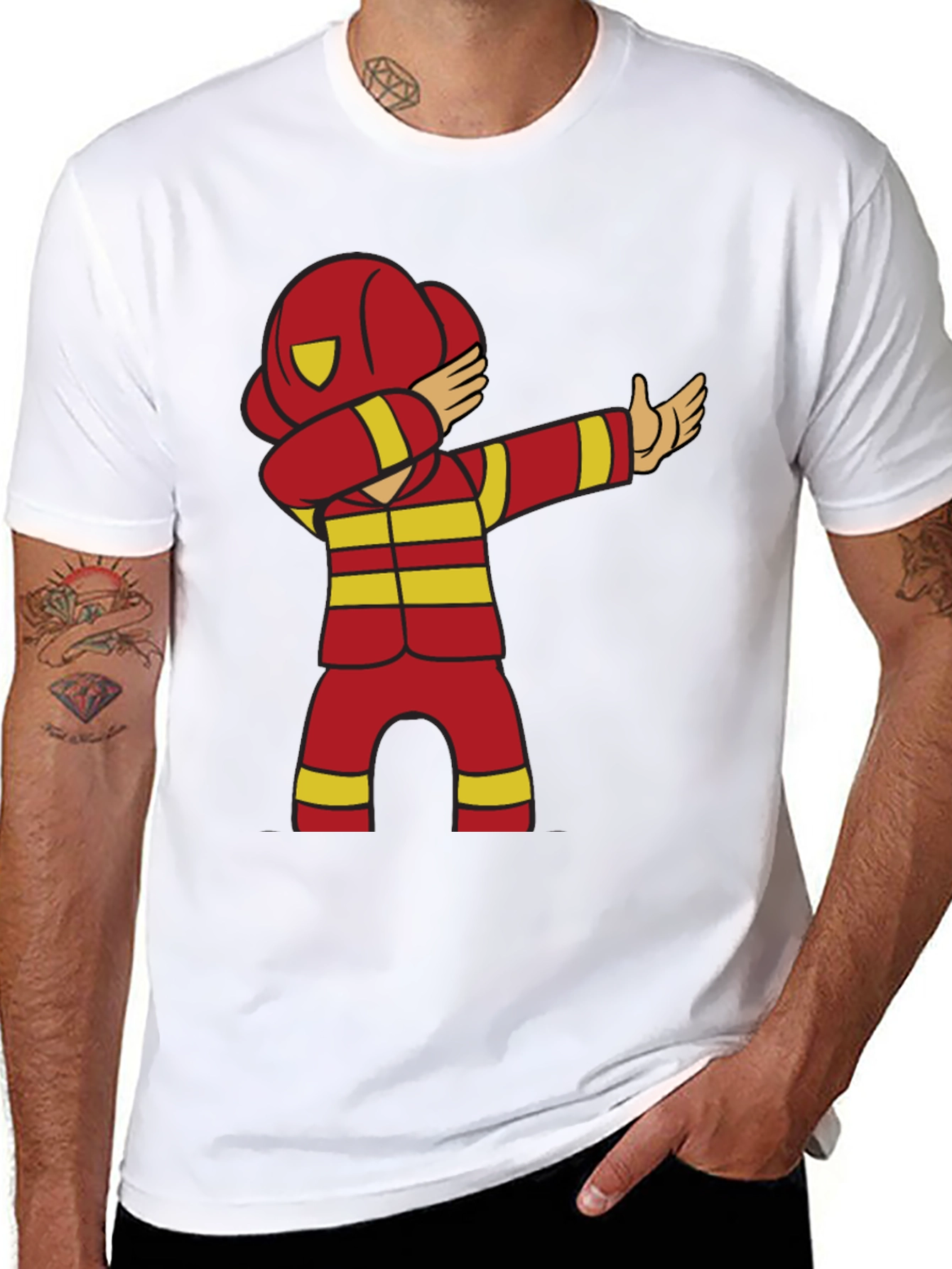 Camiseta Negra con Diseño de Bombero Divertido