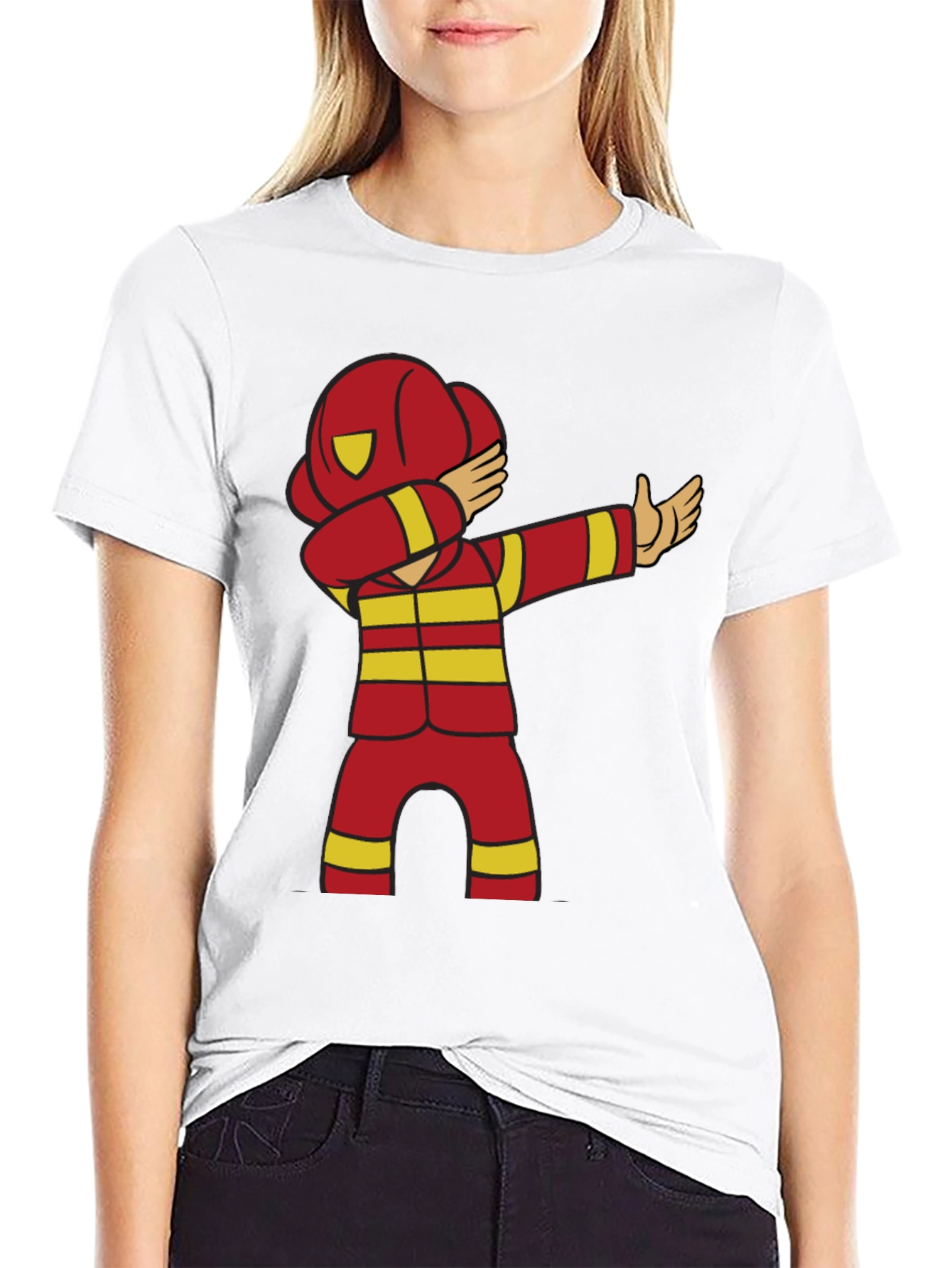 Camiseta Negra con Diseño de Bombero Divertido