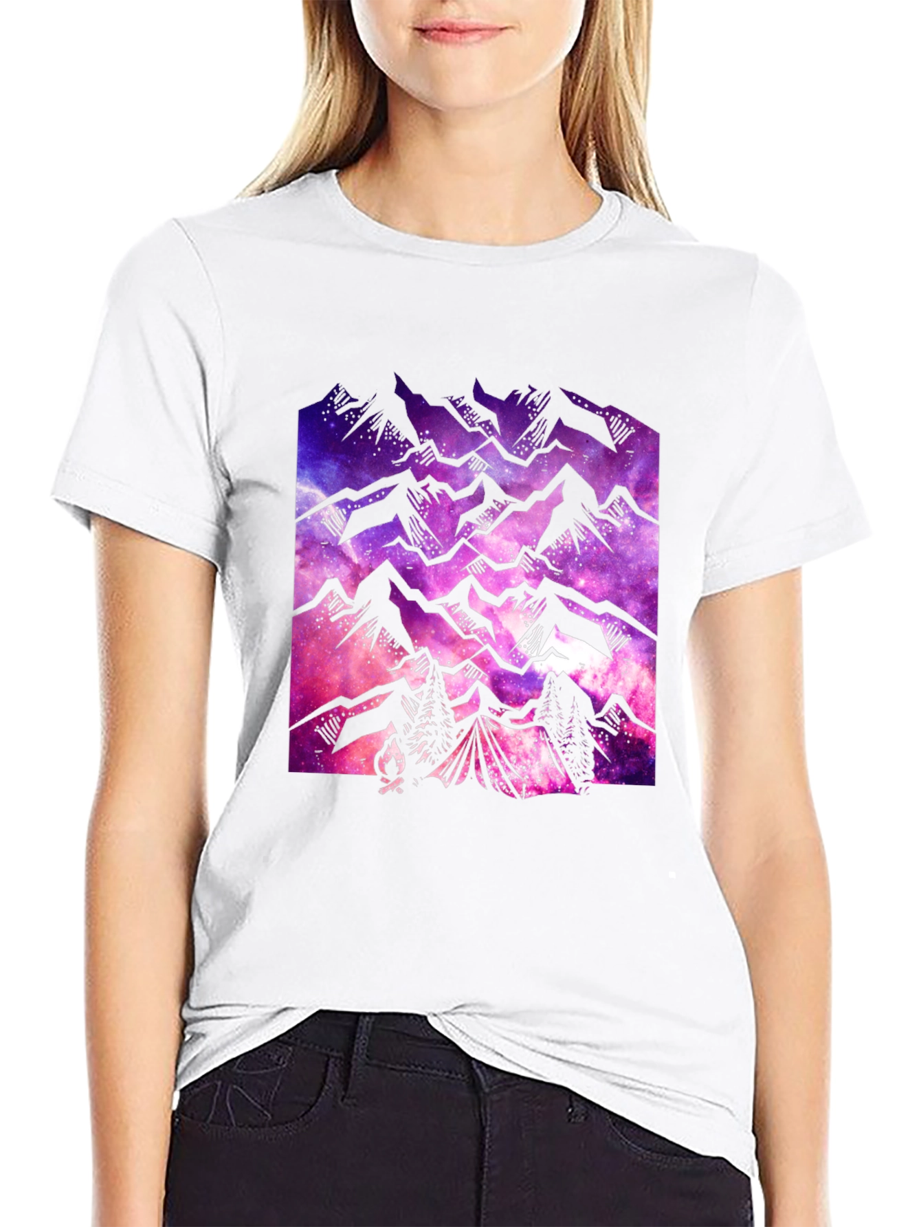 Camiseta Negra con Diseño de Montañas y Galaxia