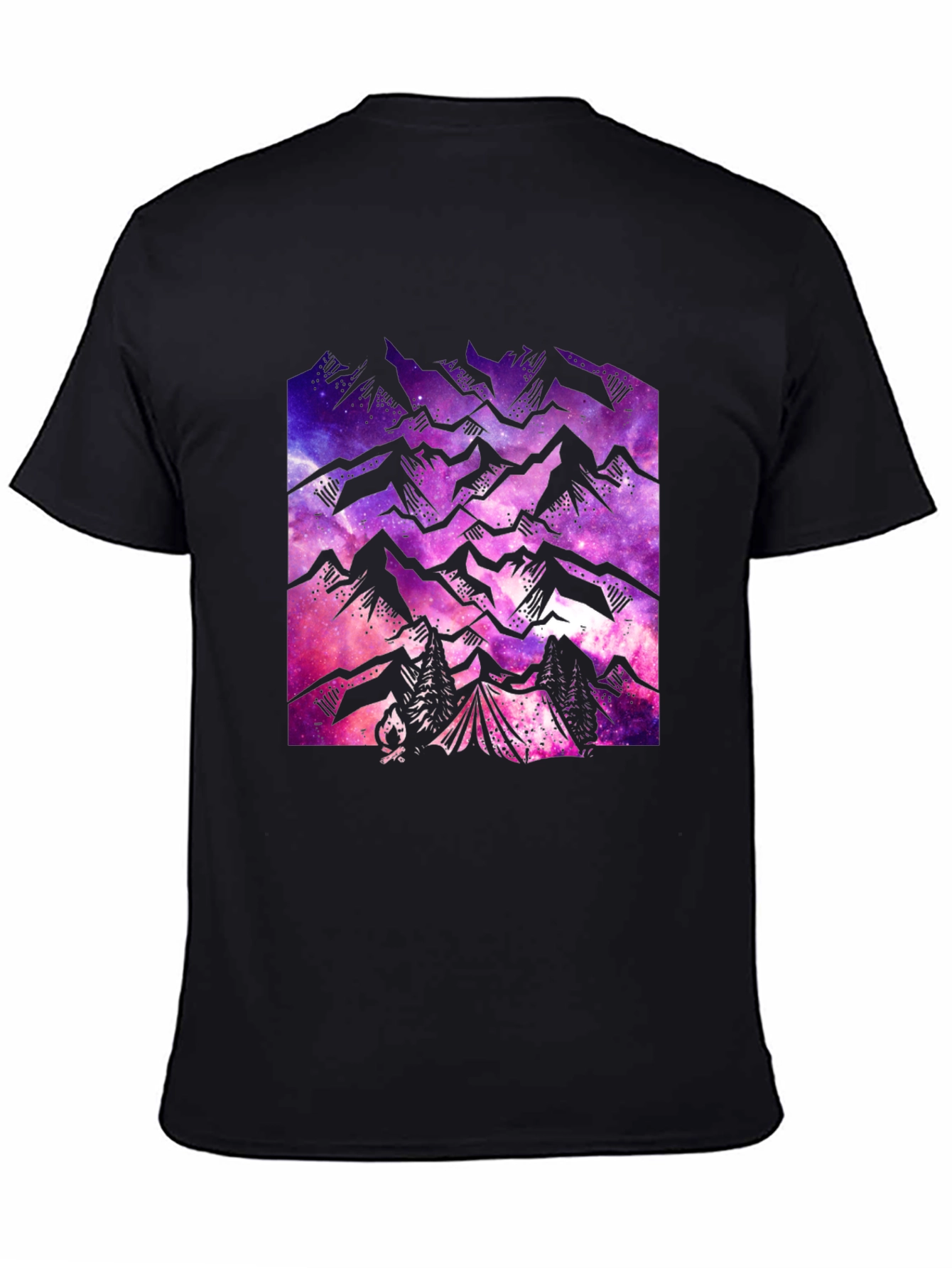 Camiseta Negra con Diseño de Montañas y Galaxia