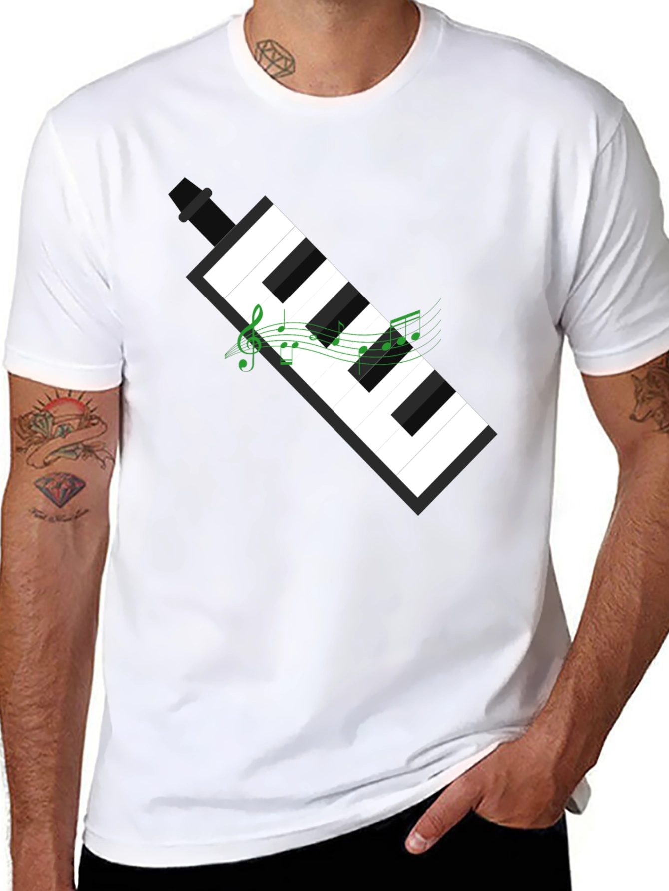 Camiseta Negra con Diseño de Teclado y Notas Musicales