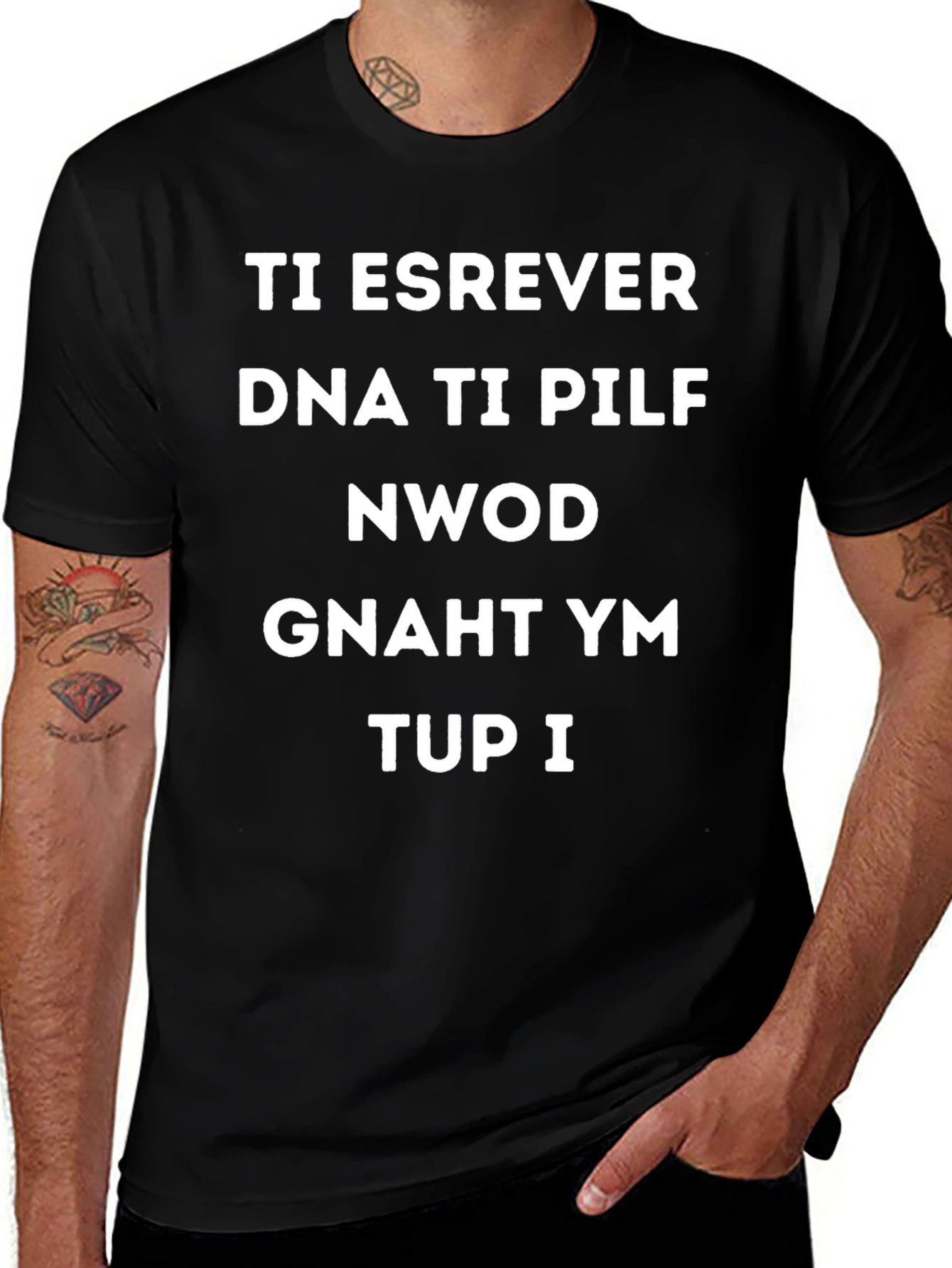 Camiseta Negra con Texto Invertido Divertida