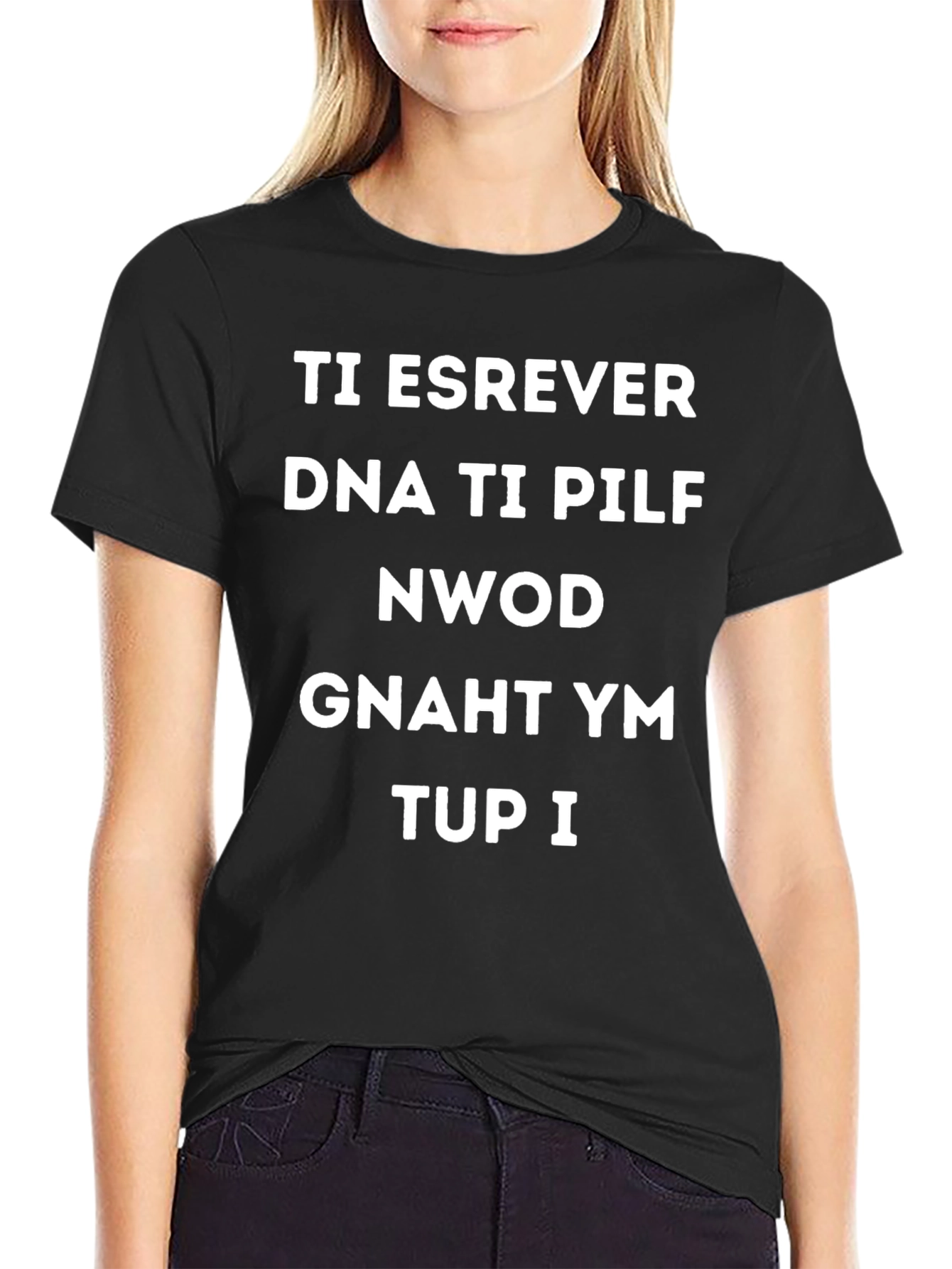 Camiseta Negra con Texto Invertido Divertida