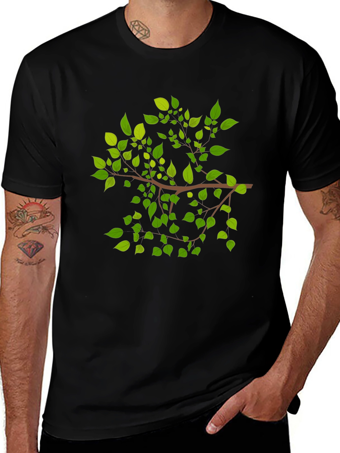 Camiseta Negra con Diseño de Rama y Hojas Verdes