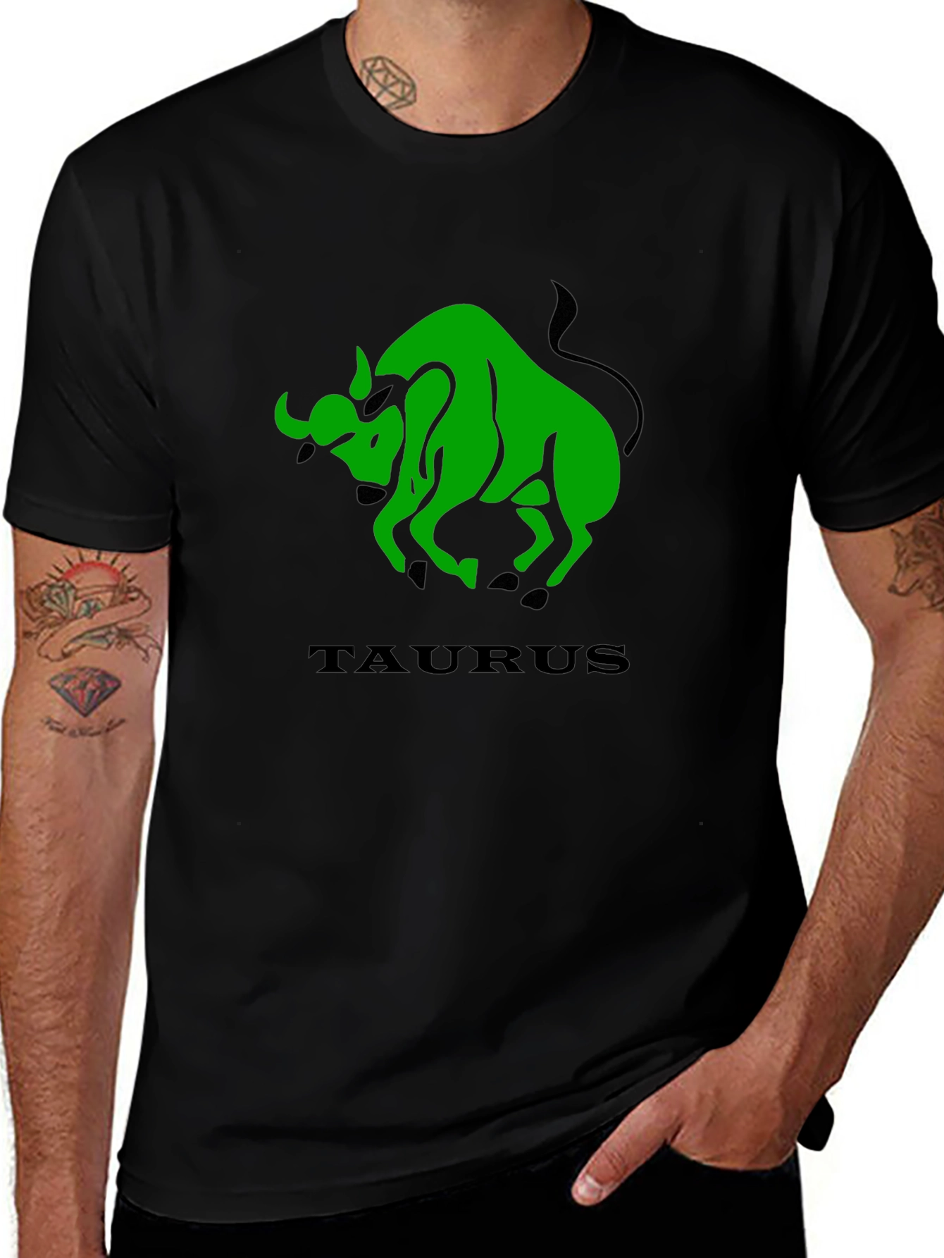 Camiseta Negra con Diseño Tauro Verde