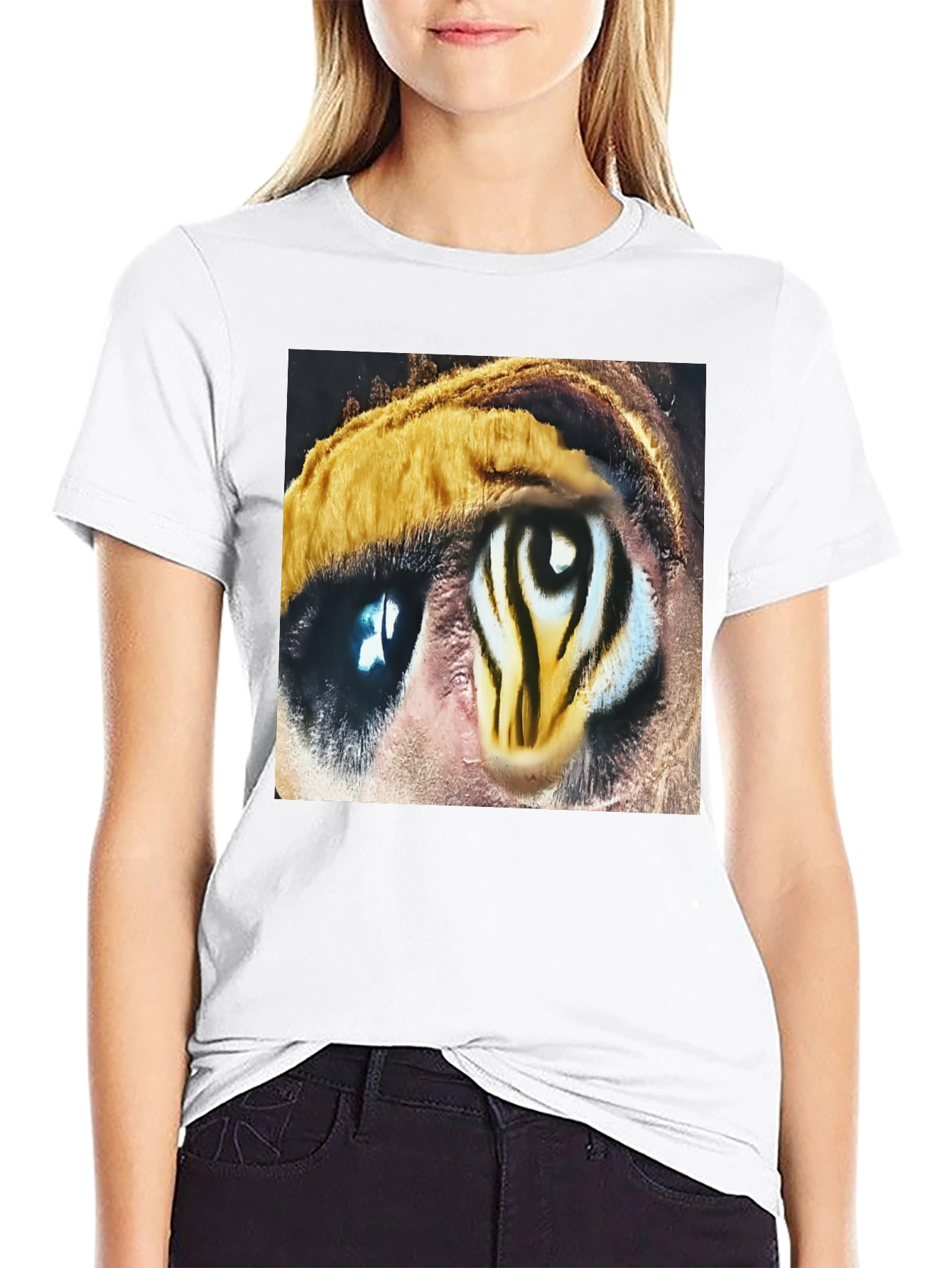 Camiseta Negra con Diseño Ojo de Tigre Abstracto
