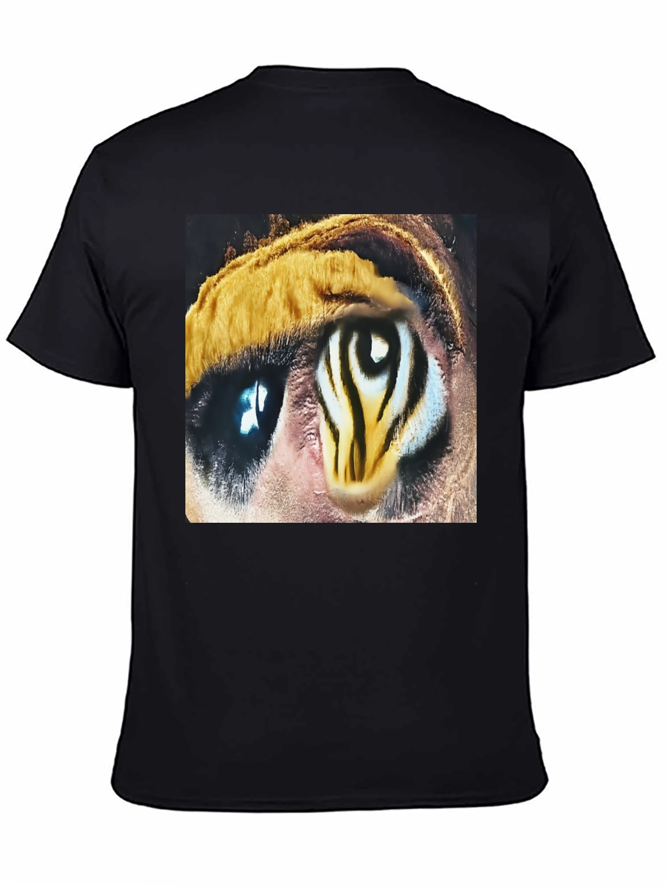 Camiseta Negra con Diseño Ojo de Tigre Abstracto