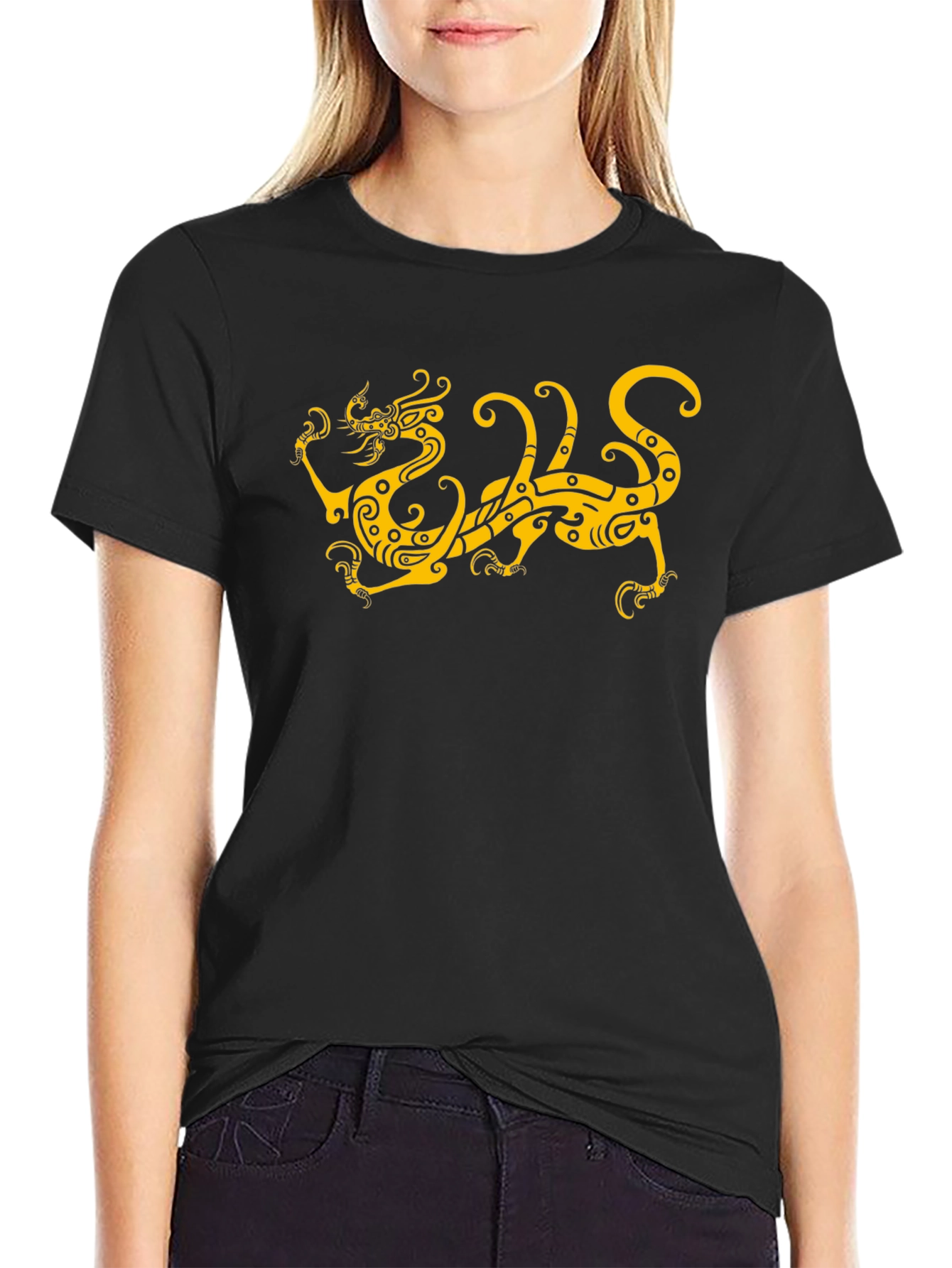 Camiseta Negra Dragón Dorado Estilizado