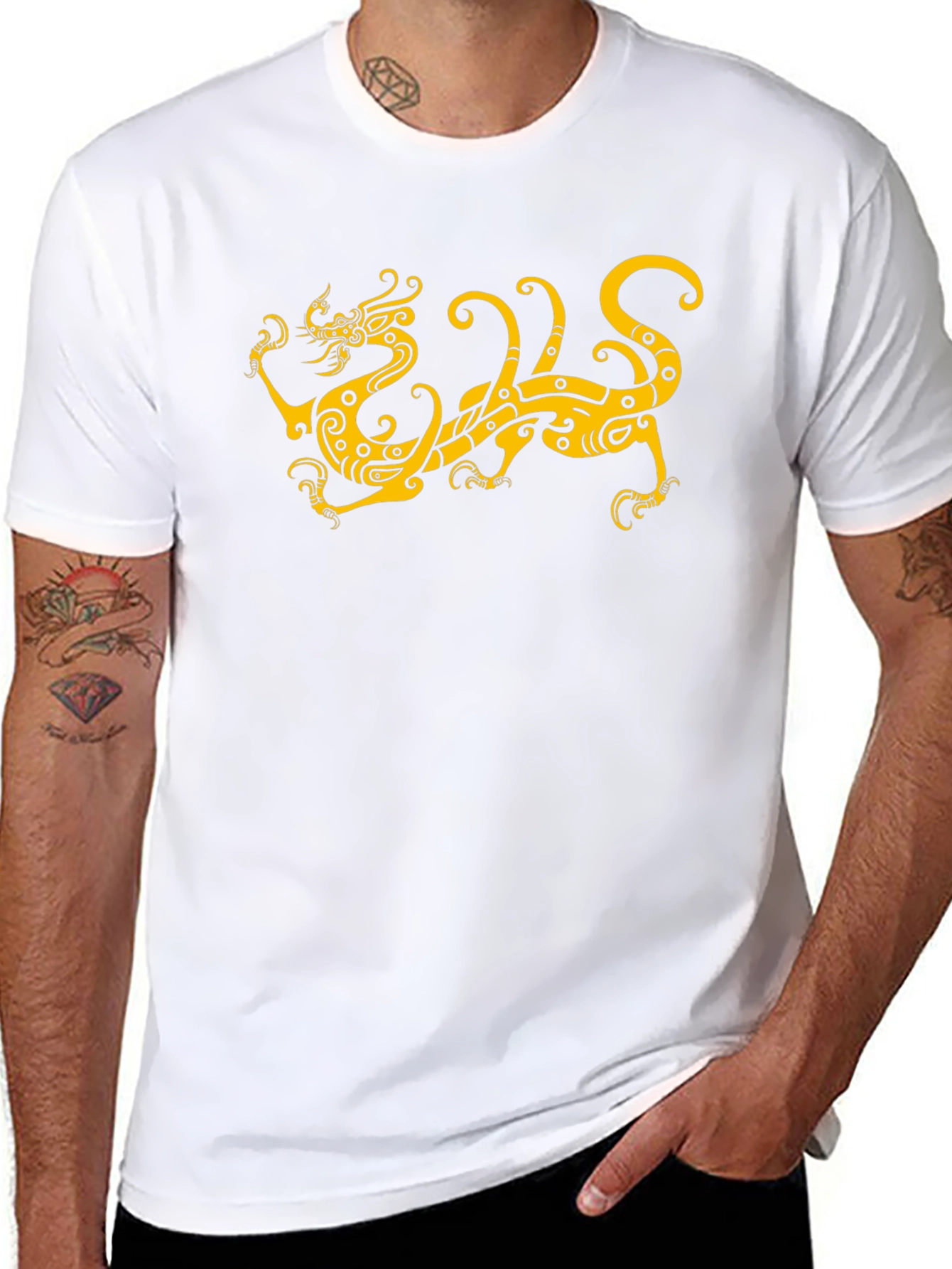 Camiseta Negra Dragón Dorado Estilizado
