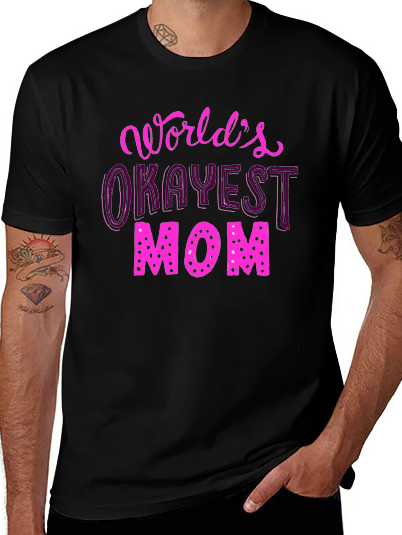 Camiseta Negra Okayest Mom para Mamás