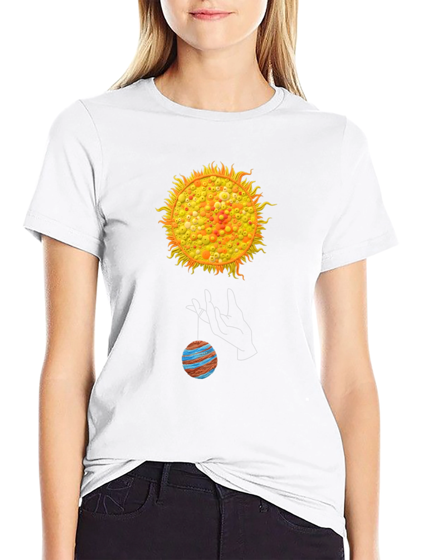 Camiseta Negra con Diseño de Sol y Planeta