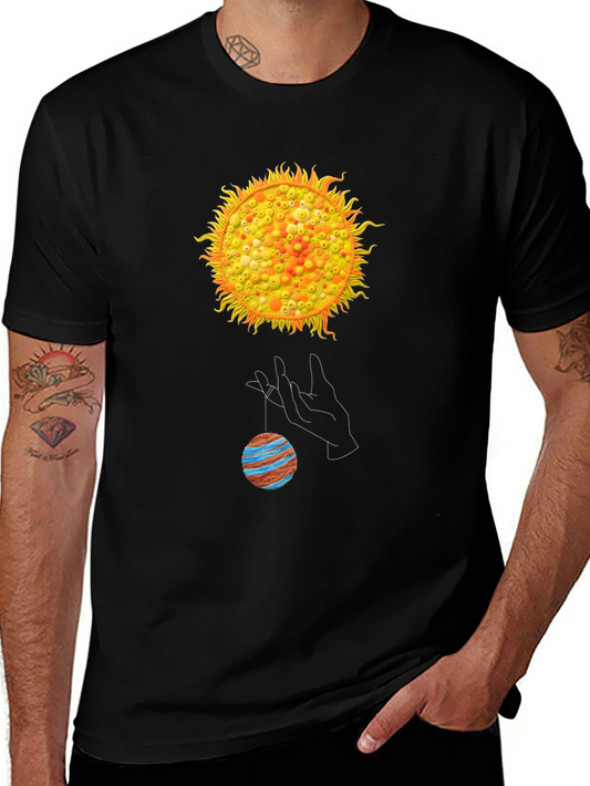 Camiseta Negra con Diseño de Sol y Planeta
