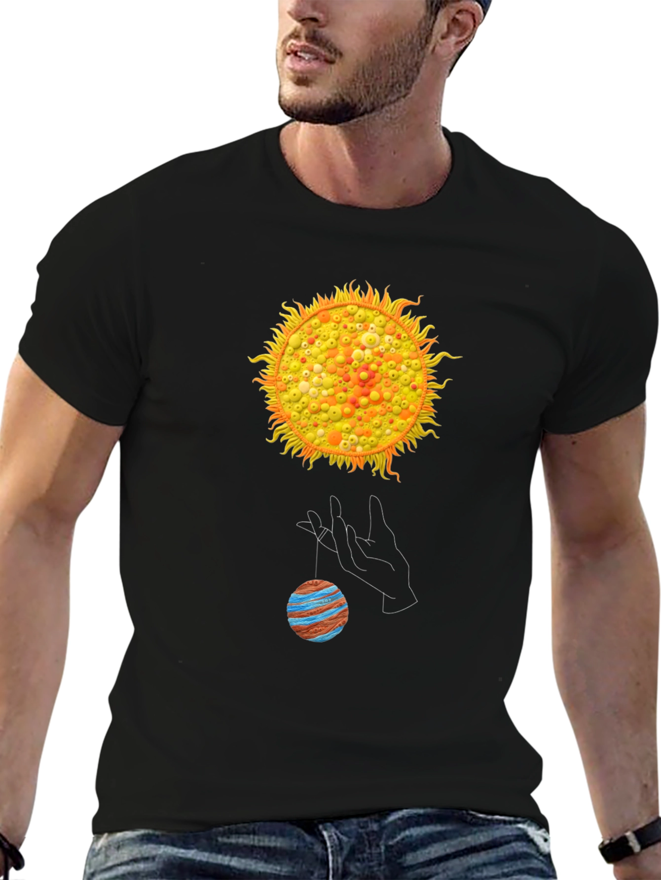 Camiseta Negra con Diseño de Sol y Planeta